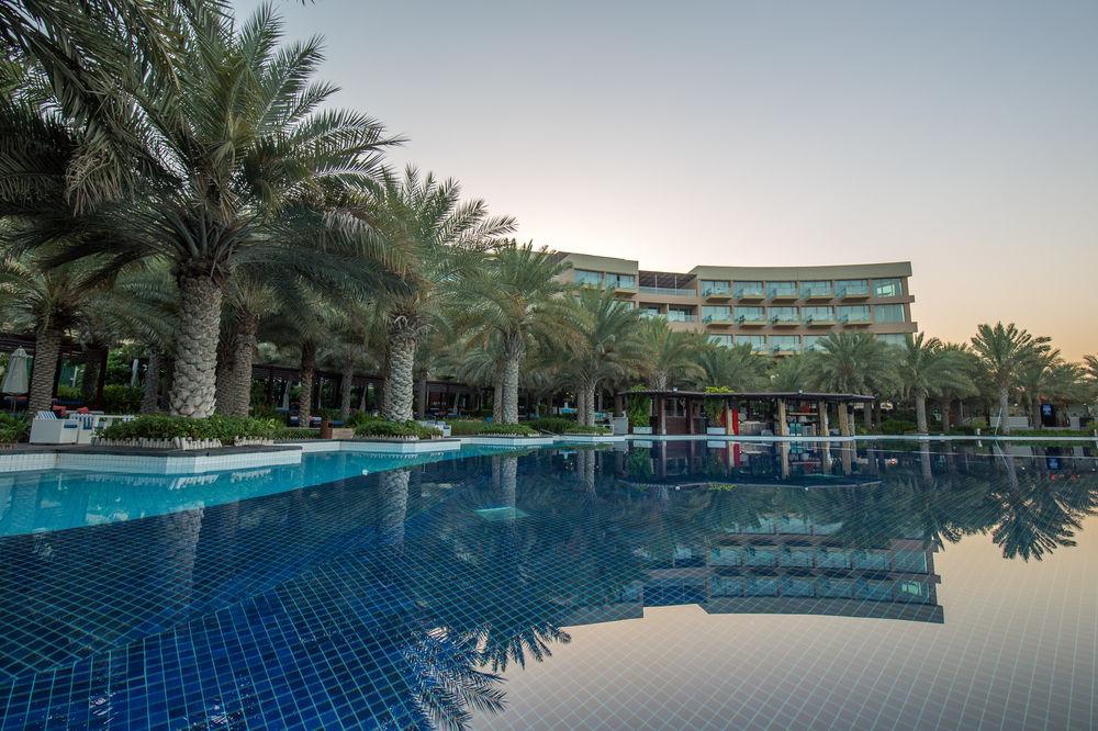 Vista da piscina Rixos The Palm Dubai