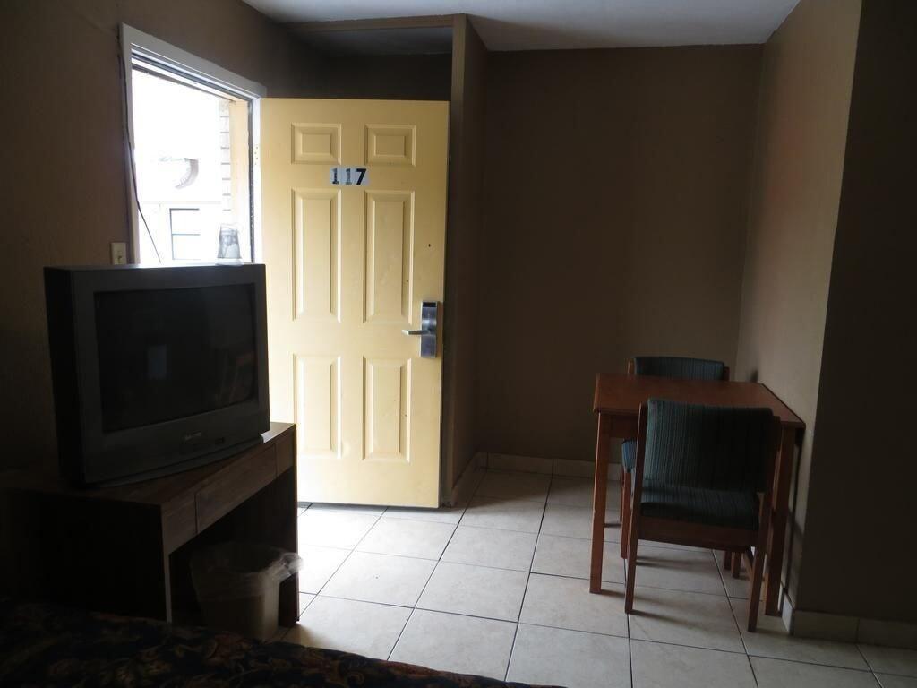 Set de Habitación Travel Inn & Suites