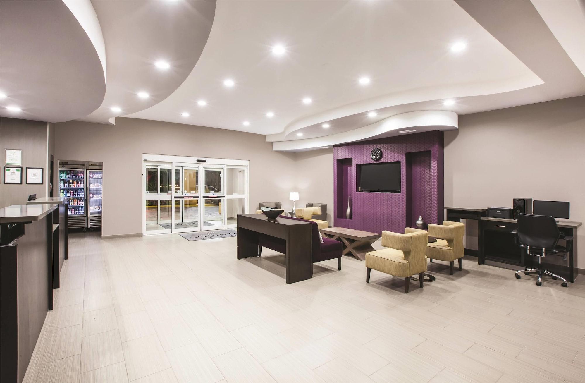 Vista Lobby La Quinta Inn & Suites by Wyndham Baton Rouge Denham Springs