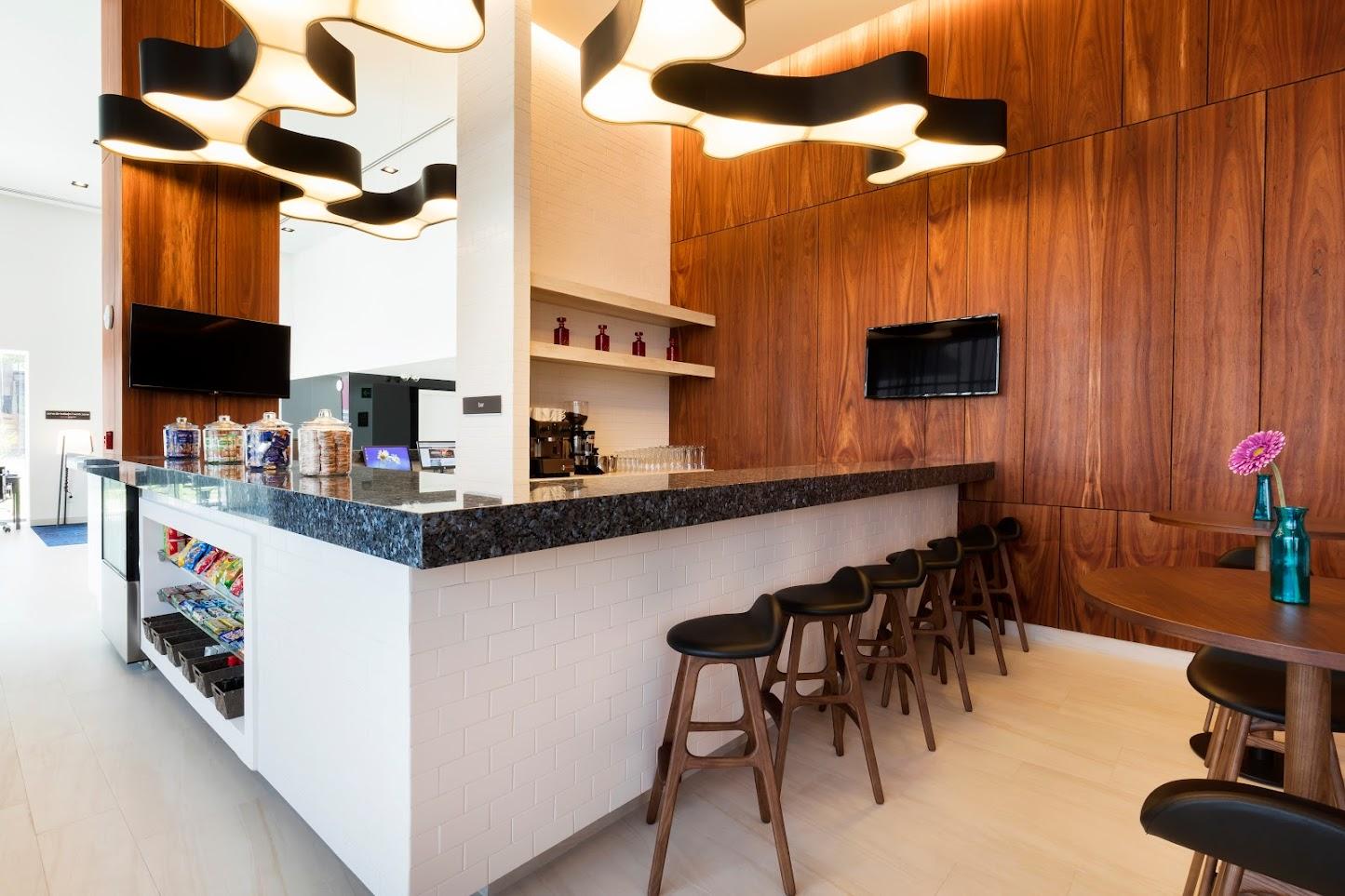 Bar/Salón Fiesta Inn Express Cancún Cumbres