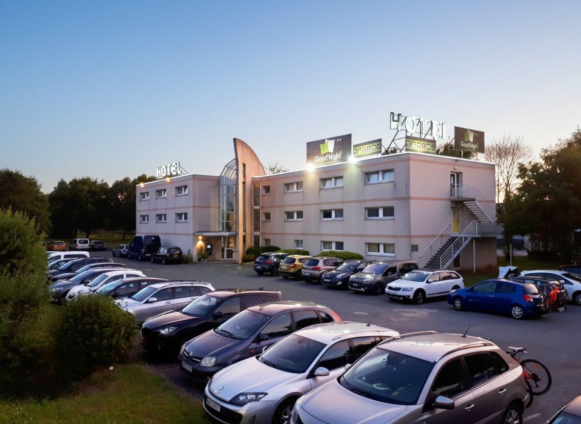 Varios Good Night Hôtel