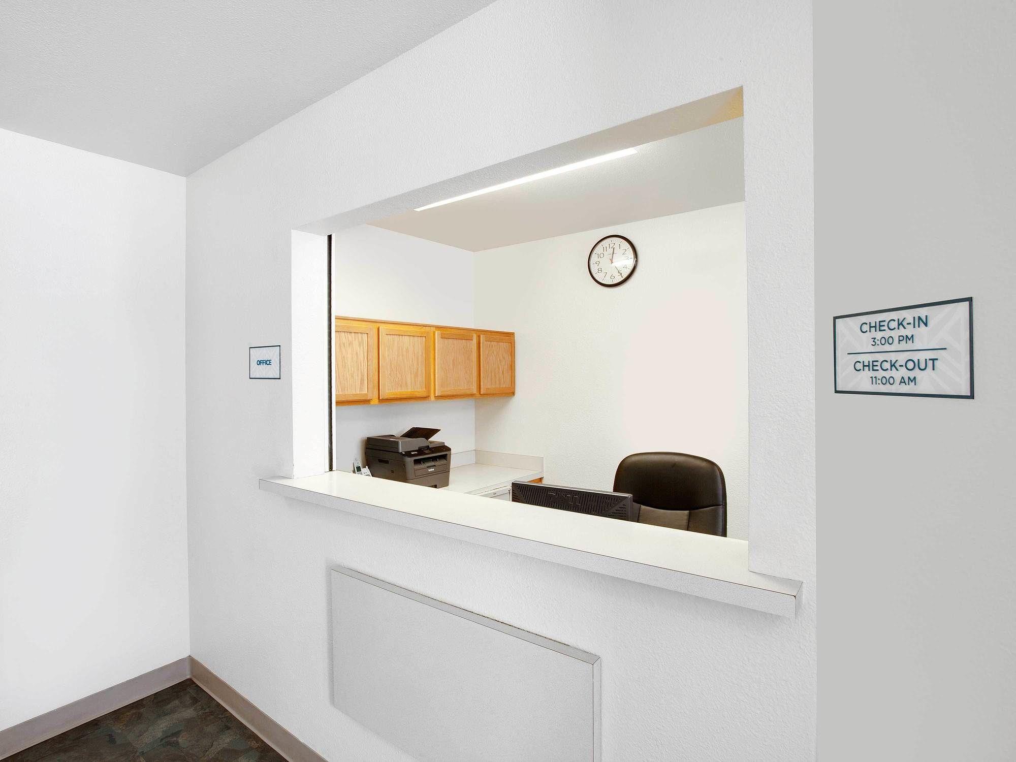 Vista Lobby WoodSpring Suites Conroe