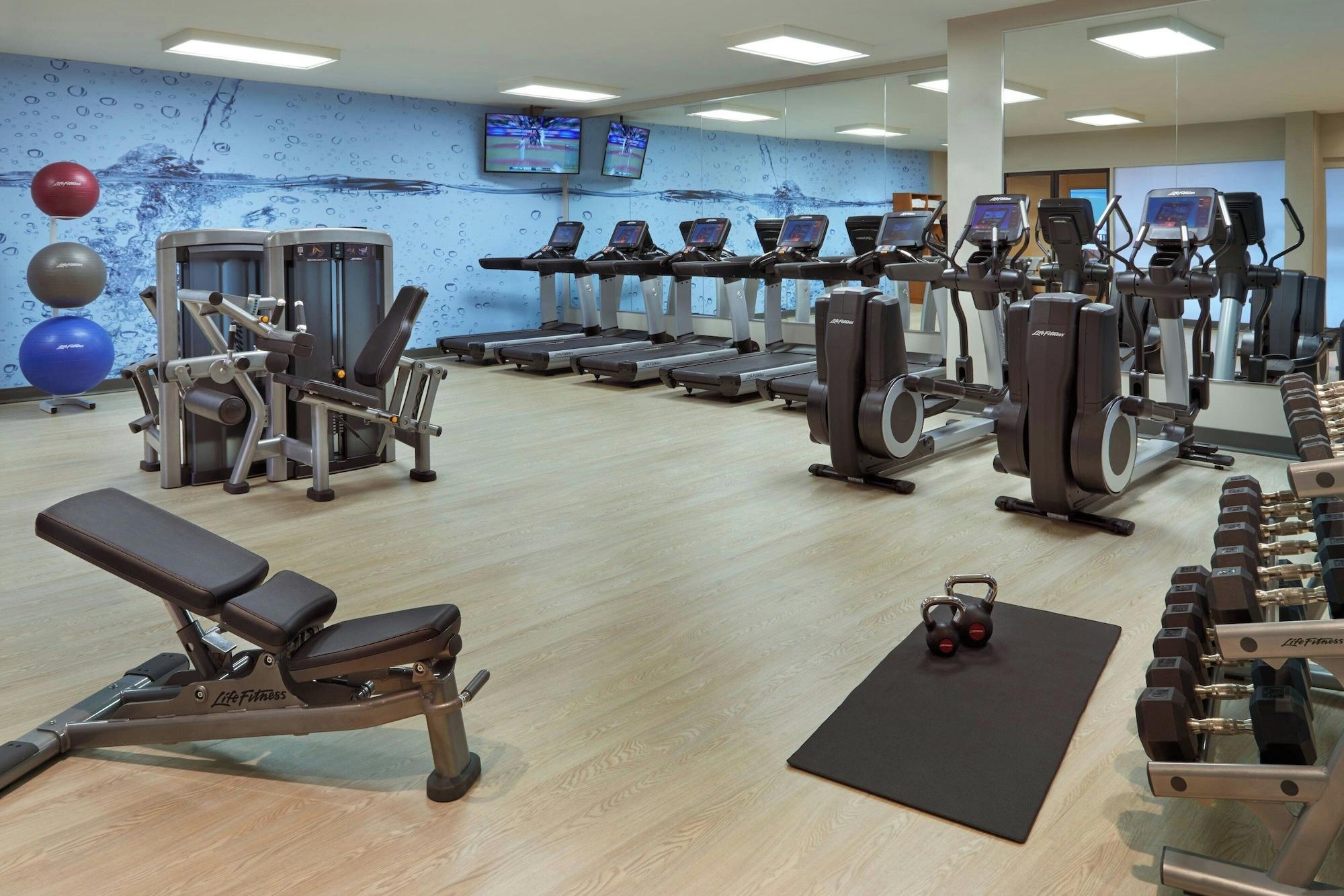 Gimnasio Delta Hotels by Marriott Toronto Airport & Conference Centre