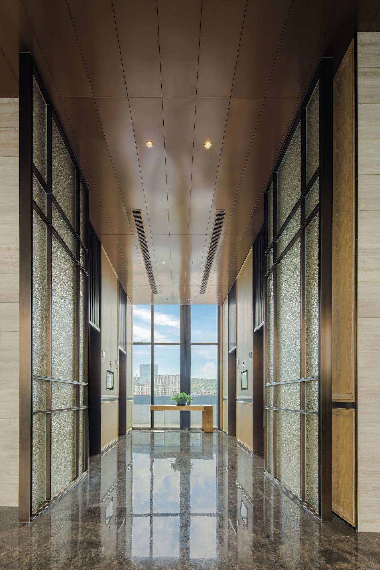 Vista Lobby Holiday Inn Zhuhai City Center by IHG