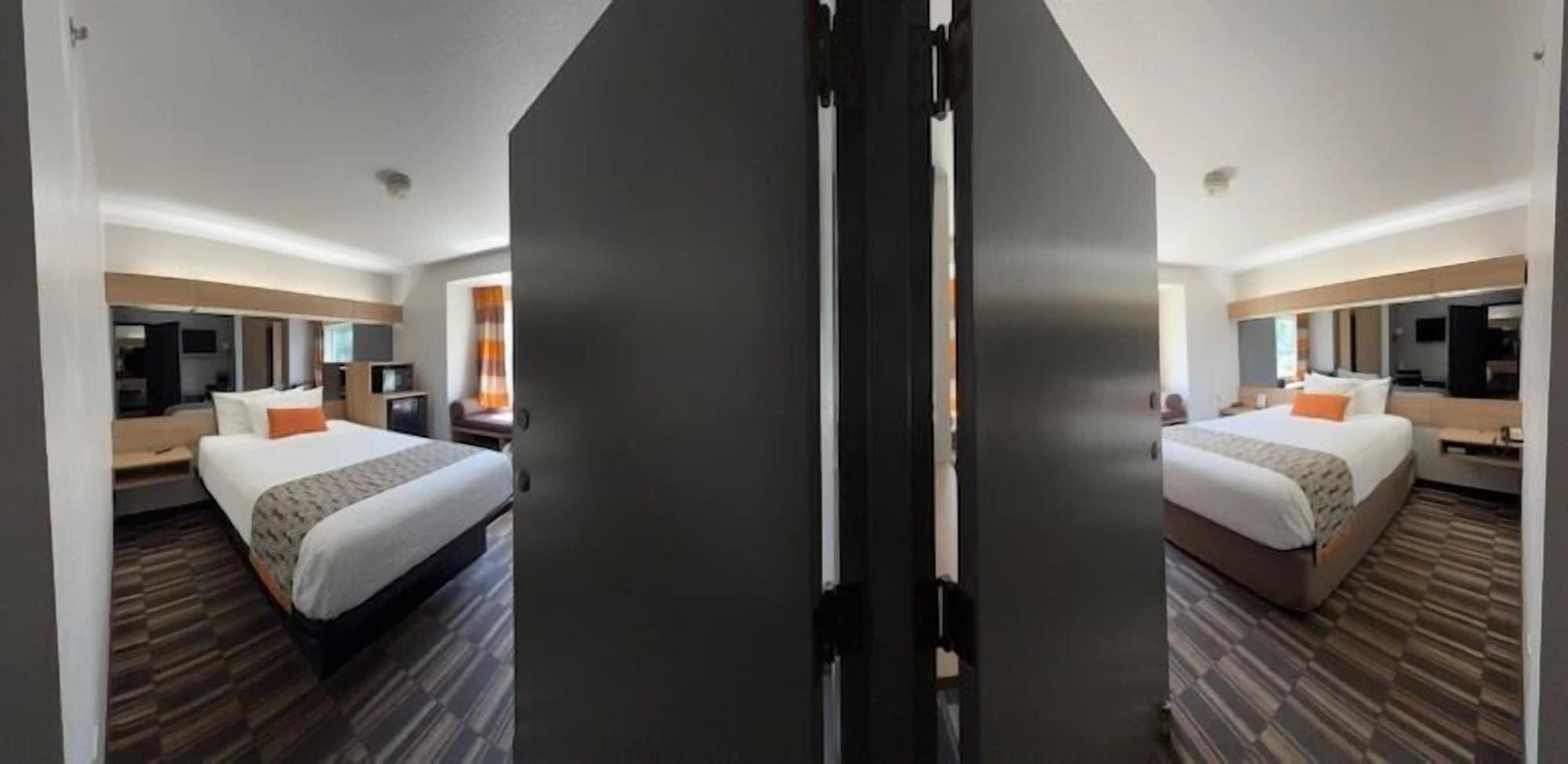 Varios Microtel Inn & Suites by Wyndham Gatlinburg