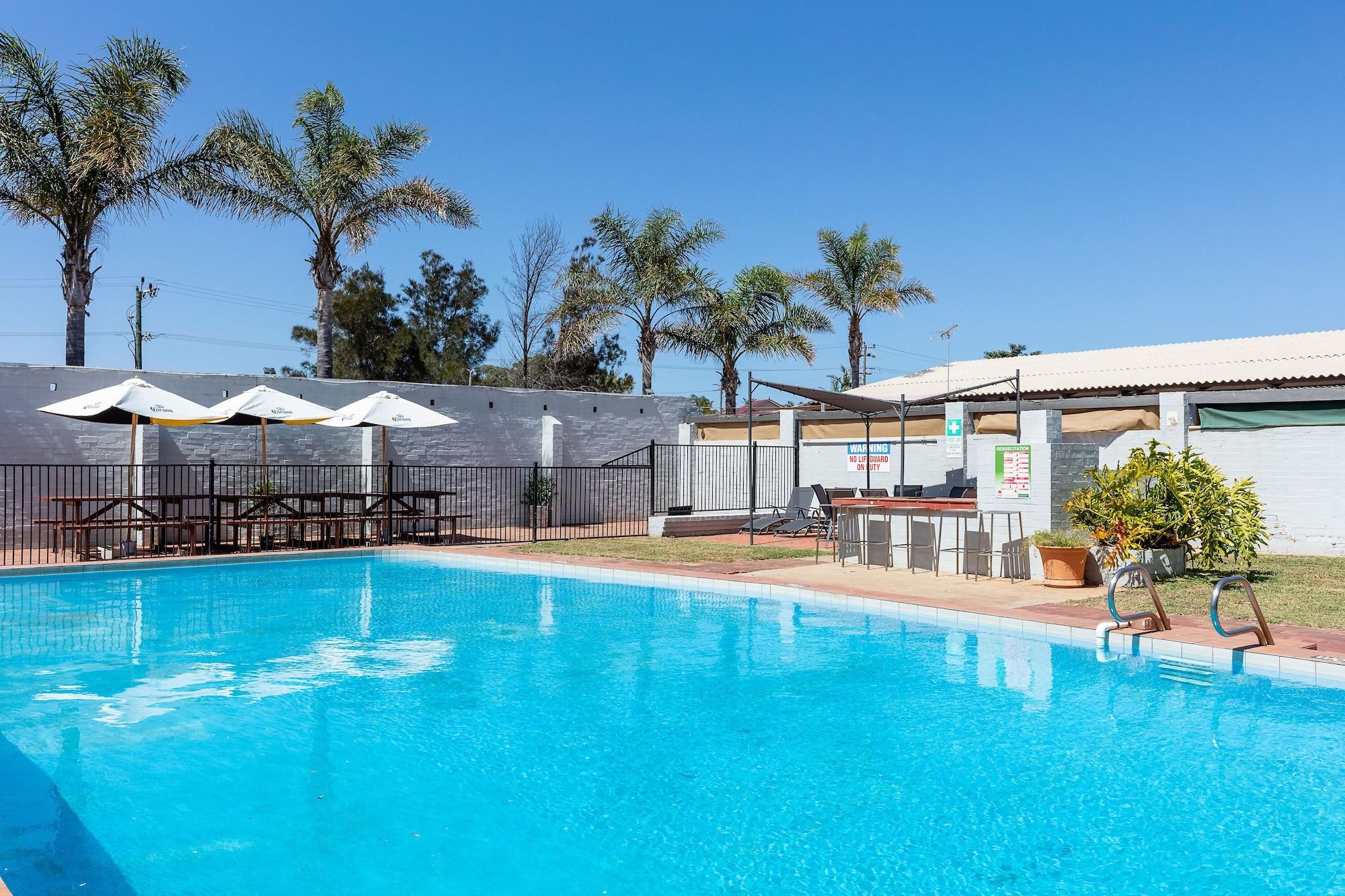 Vista Piscina Nightcap at Wintersun Hotel