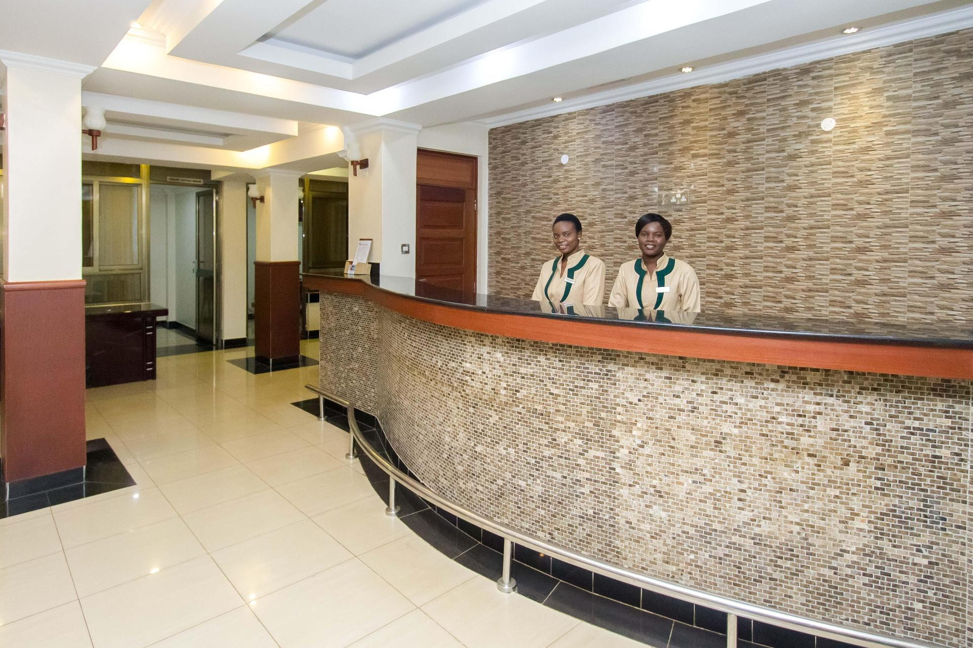 Vista Lobby Pinecone Hotel