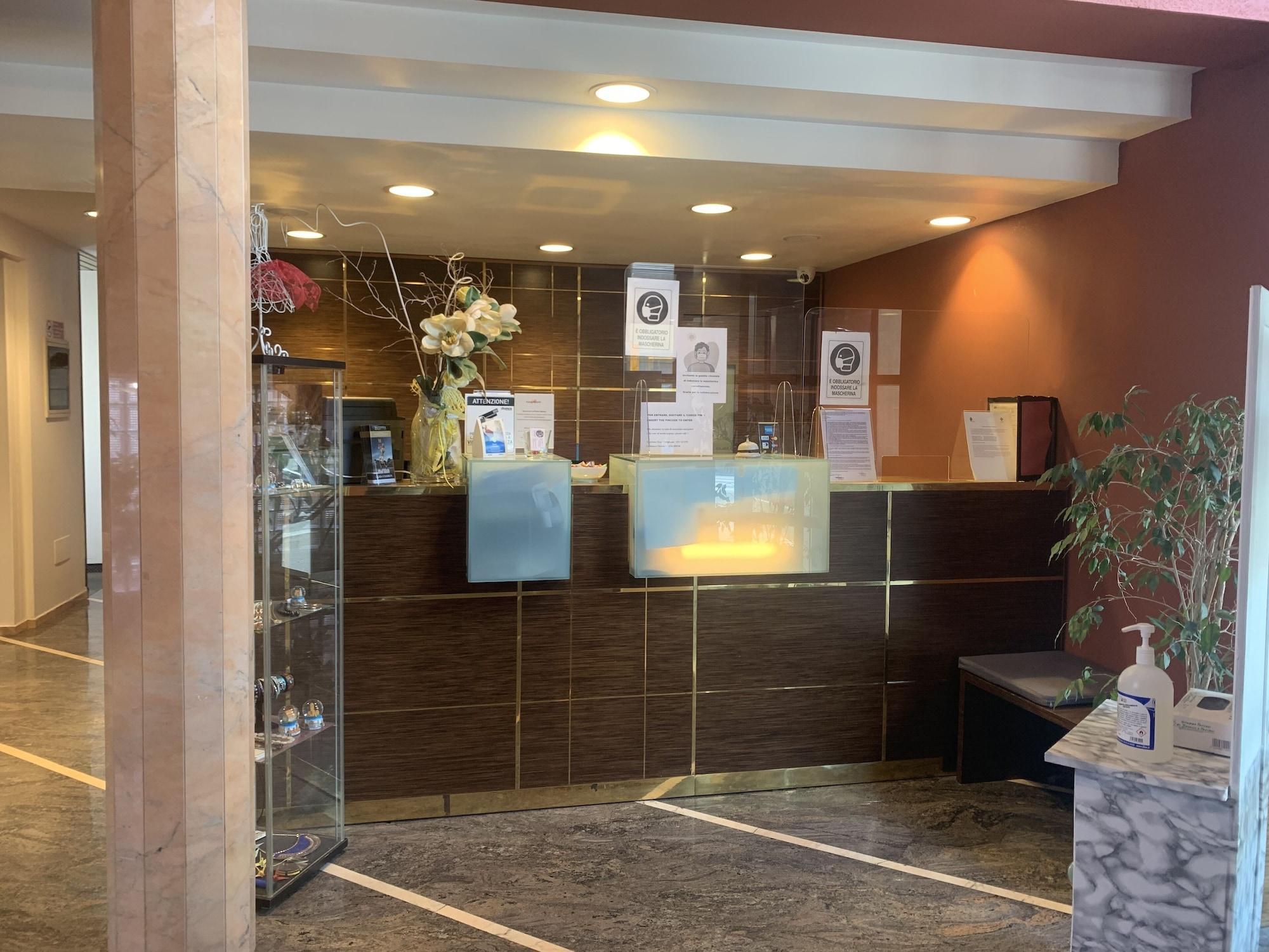 Vista Lobby Hotel Maxim