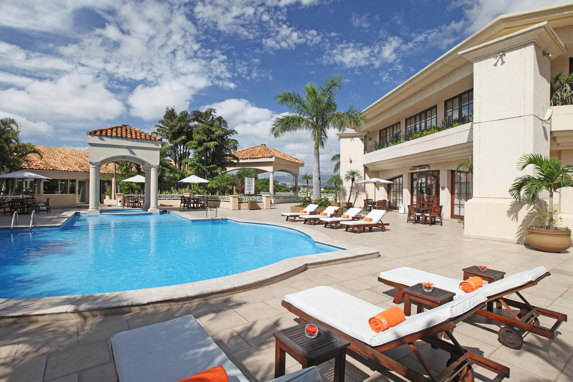 Vista Exterior Clarion Hotel Real Tegucigalpa