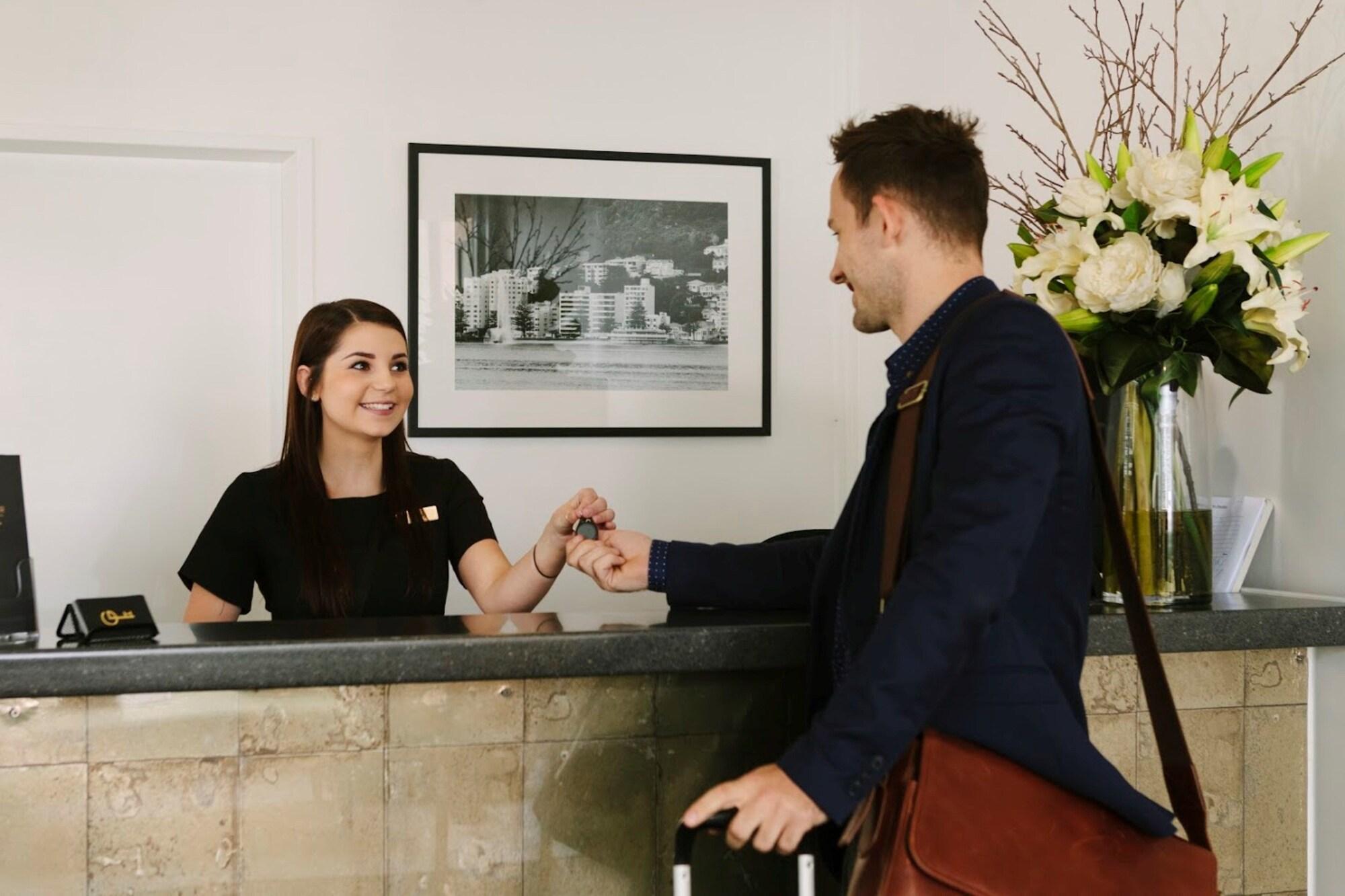 Vista Lobby Gilmer Apartment Hotel