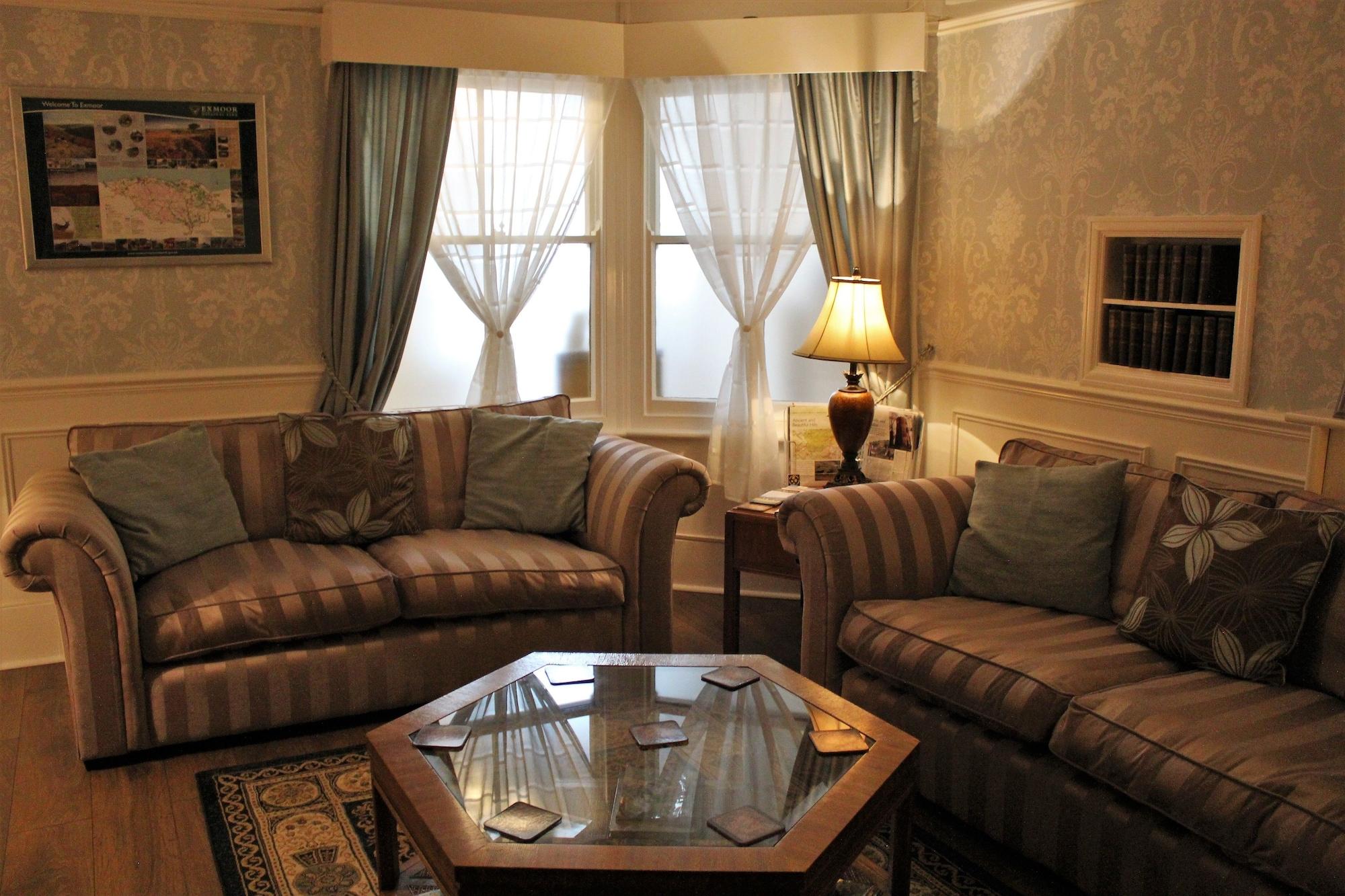 Bar/Salón Exmoor House