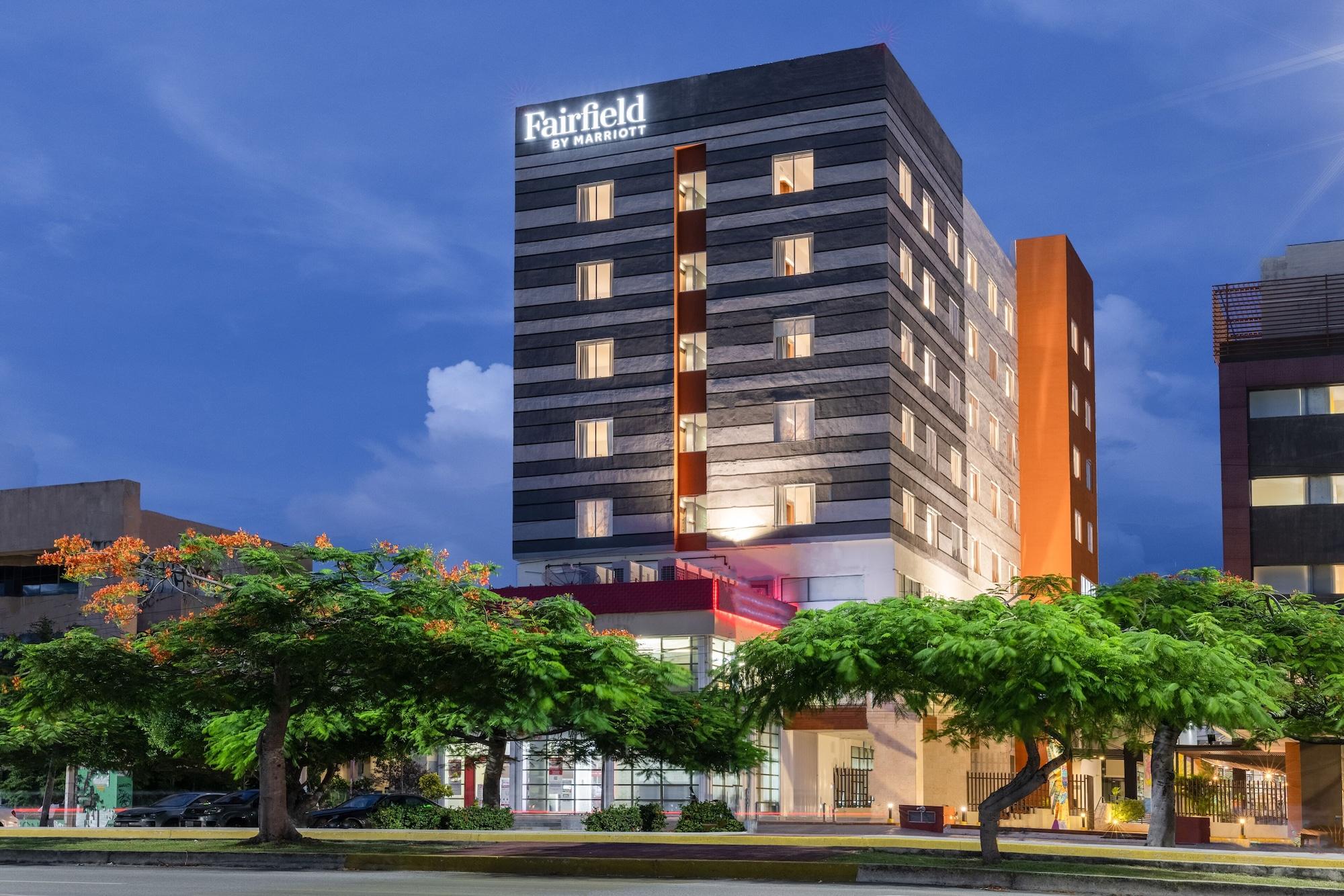 Vista Exterior Fairfield Inn & Suites by Marriott Cancun Downtown