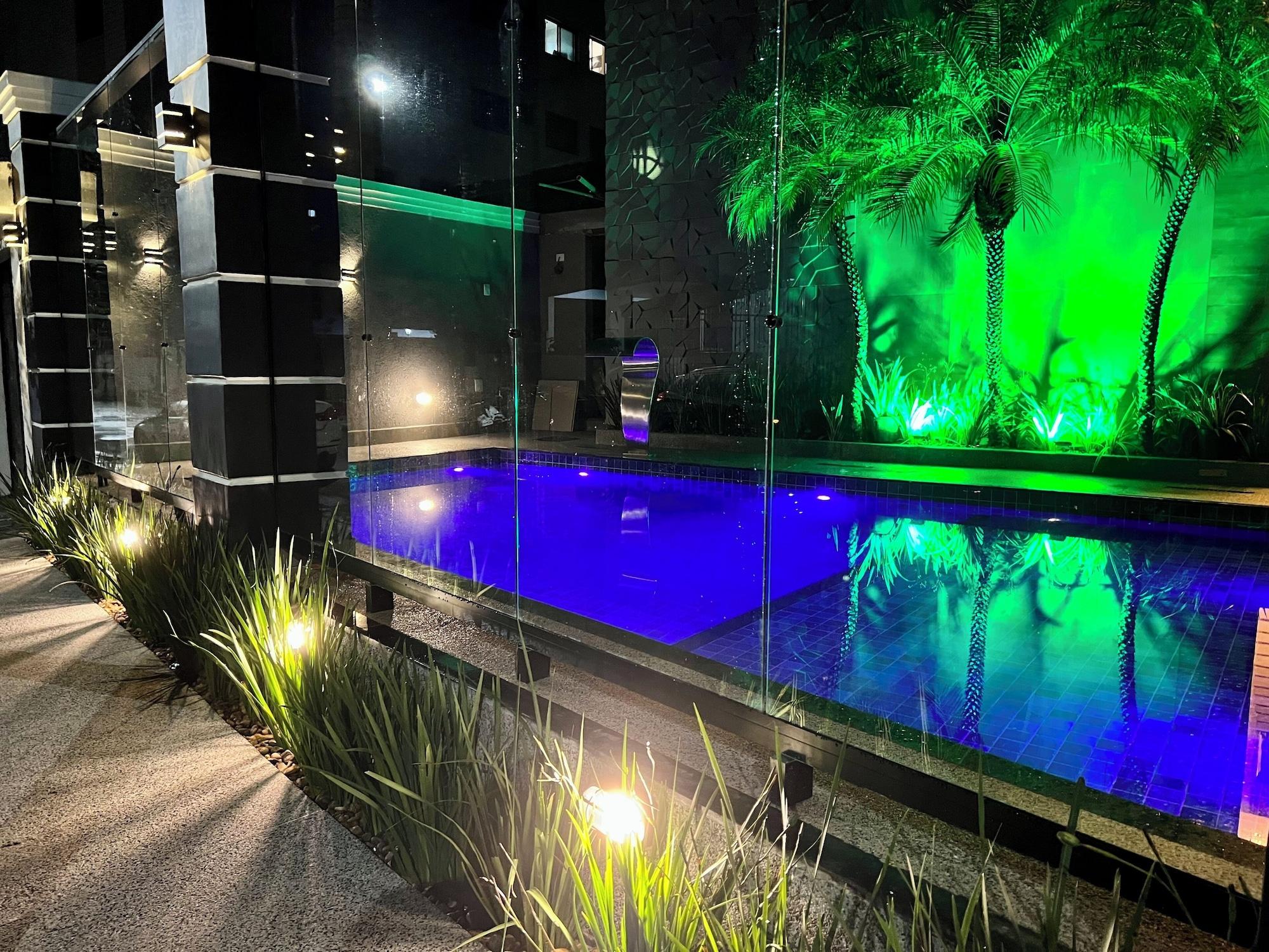 Vista Exterior Marmeu Tombo com jacuzzi aquecida