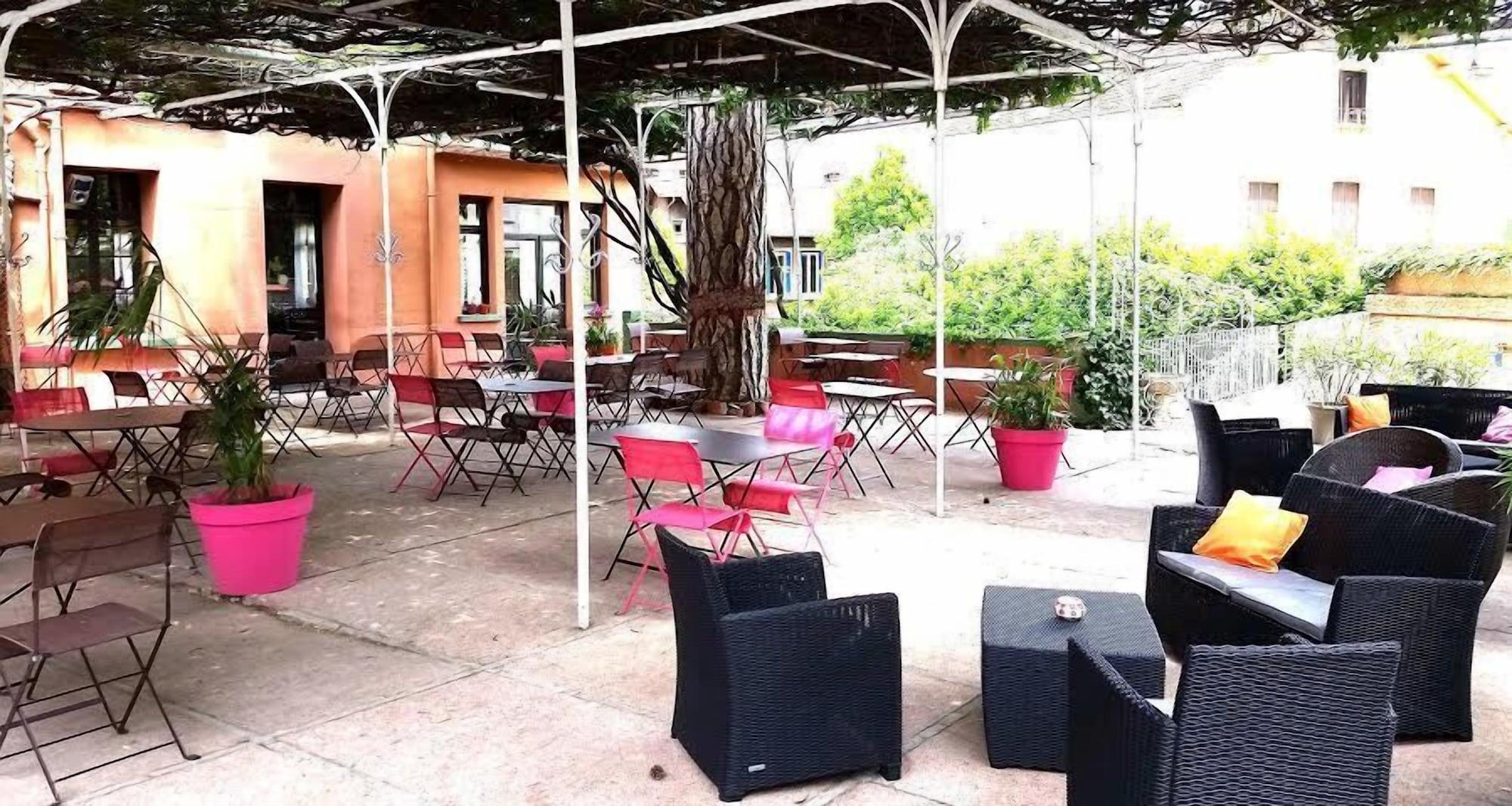 Comodidades del Alojamiento Hotel les Glycines