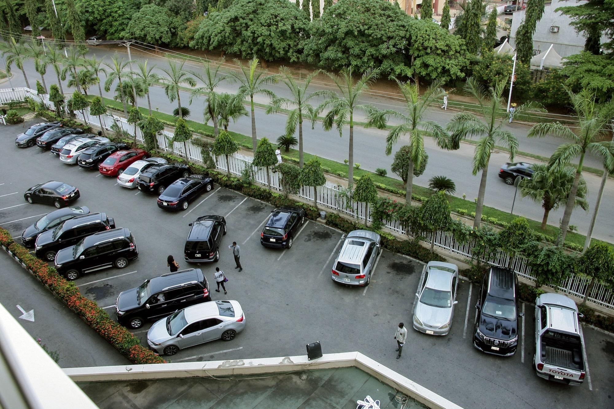 Vista Exterior Stratton Hotel Asokoro