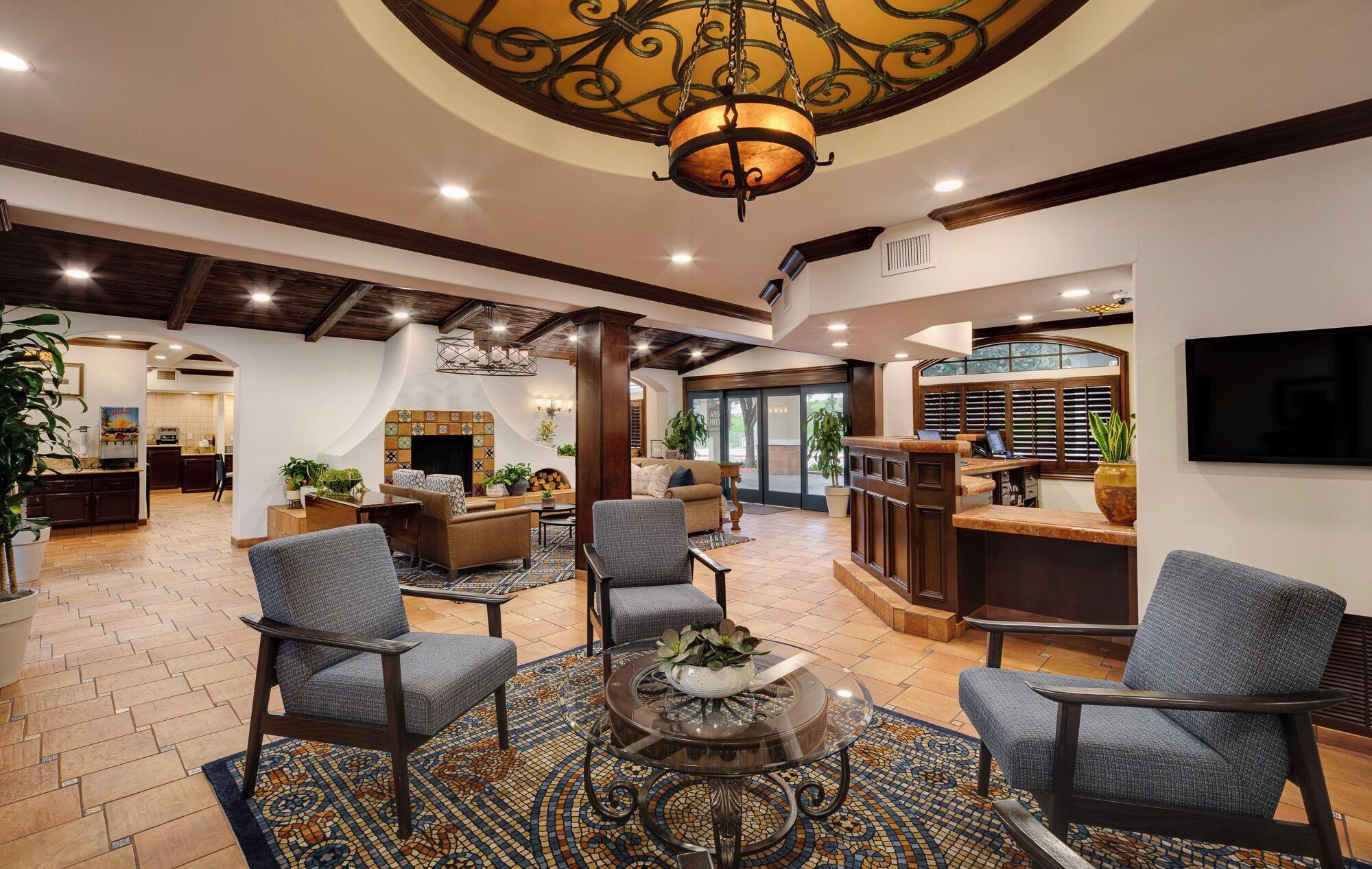 Vista Lobby Ayres Hotel Redlands – Loma Linda