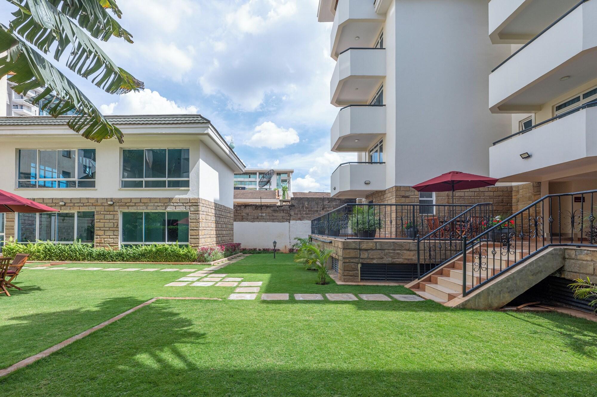 Vista Exterior Roma Courts Serviced Apartments