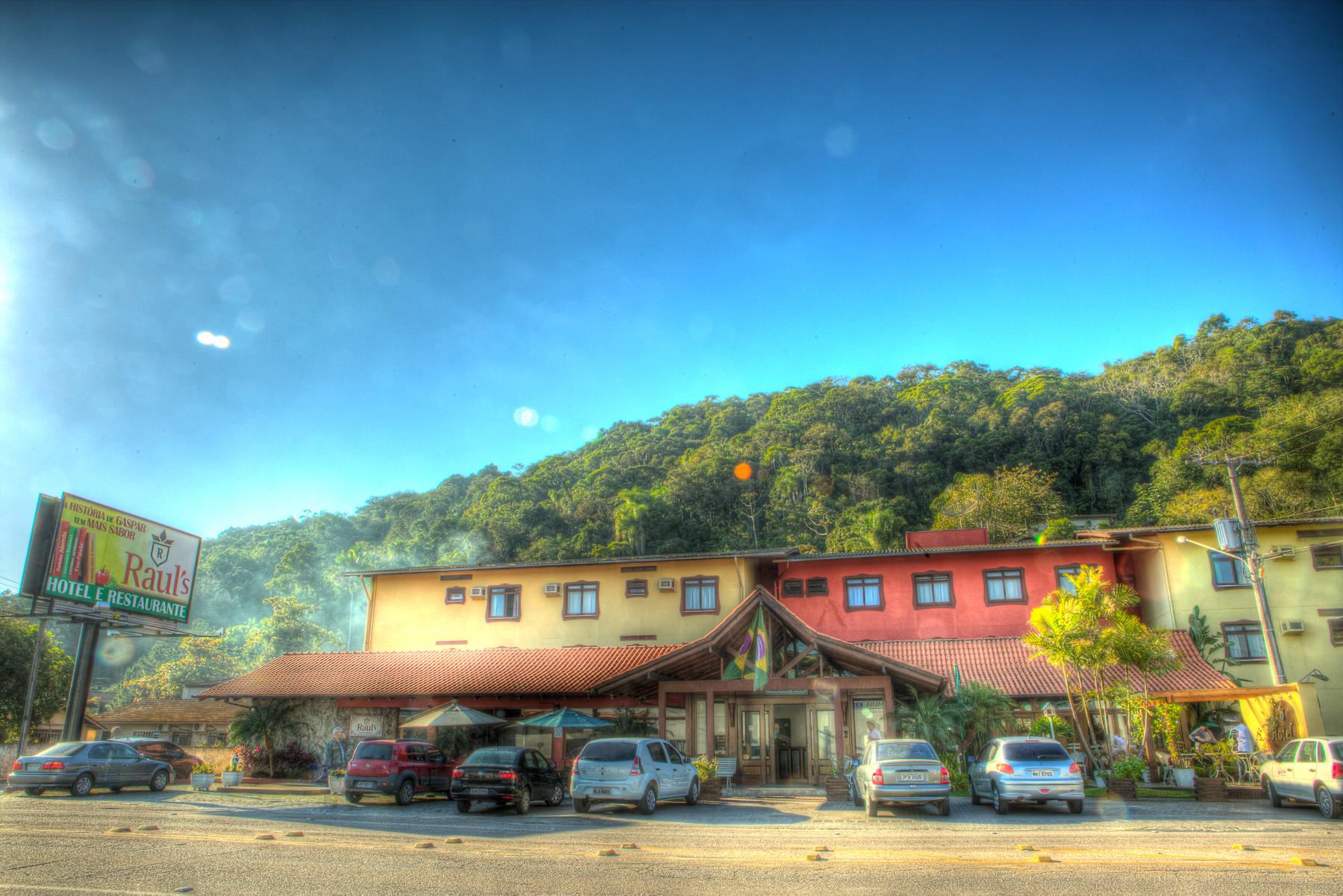 Vista Exterior Hotel Raul's