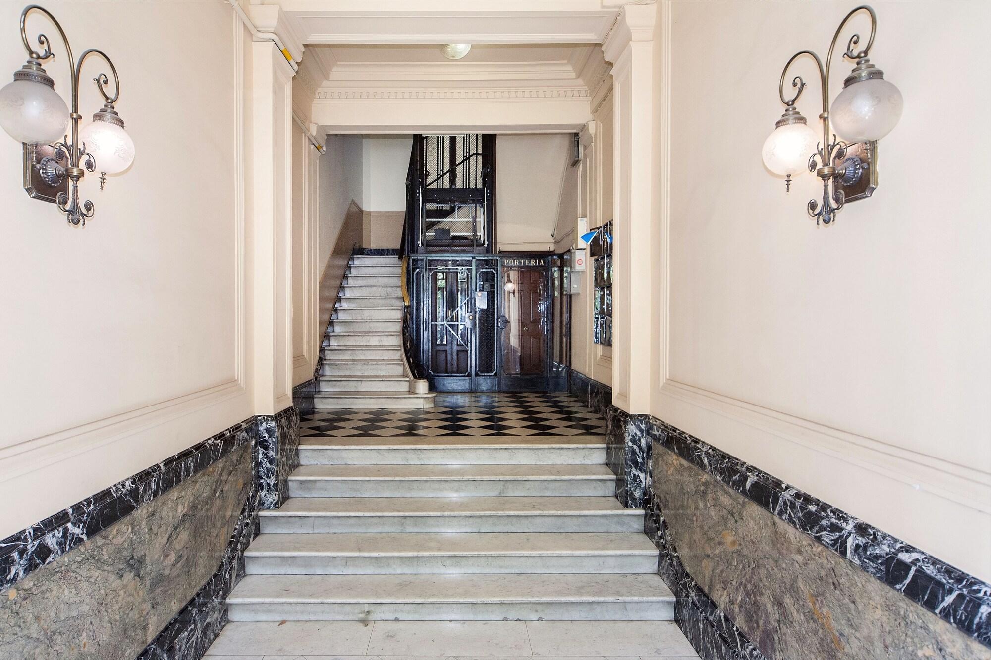 Vista Lobby Casp Green House