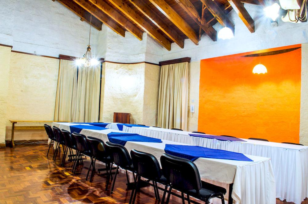 Sala de Reuniones Bush House and Camp