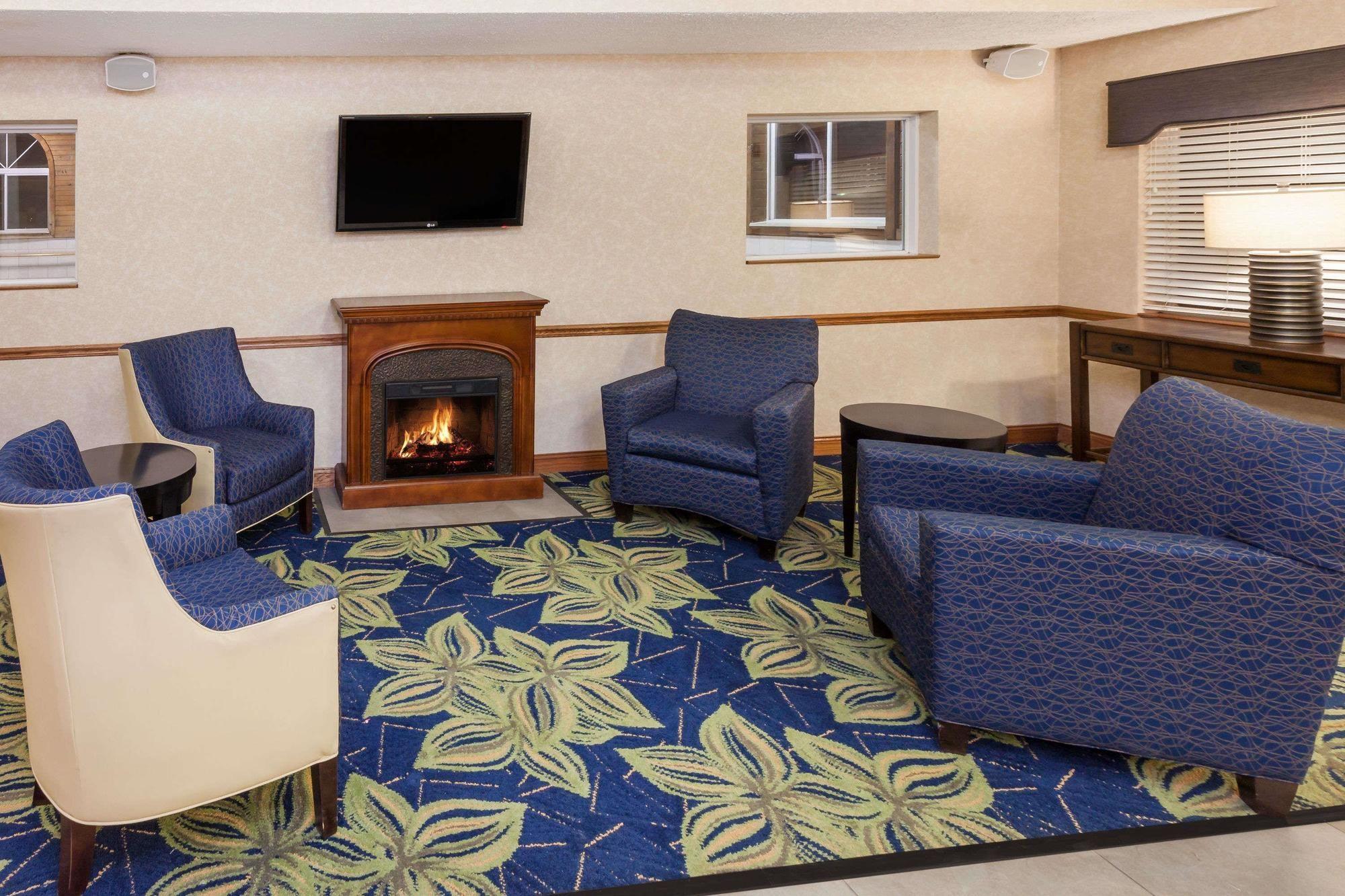 Vista do lobby Baymont Inn & Suites Galesburg