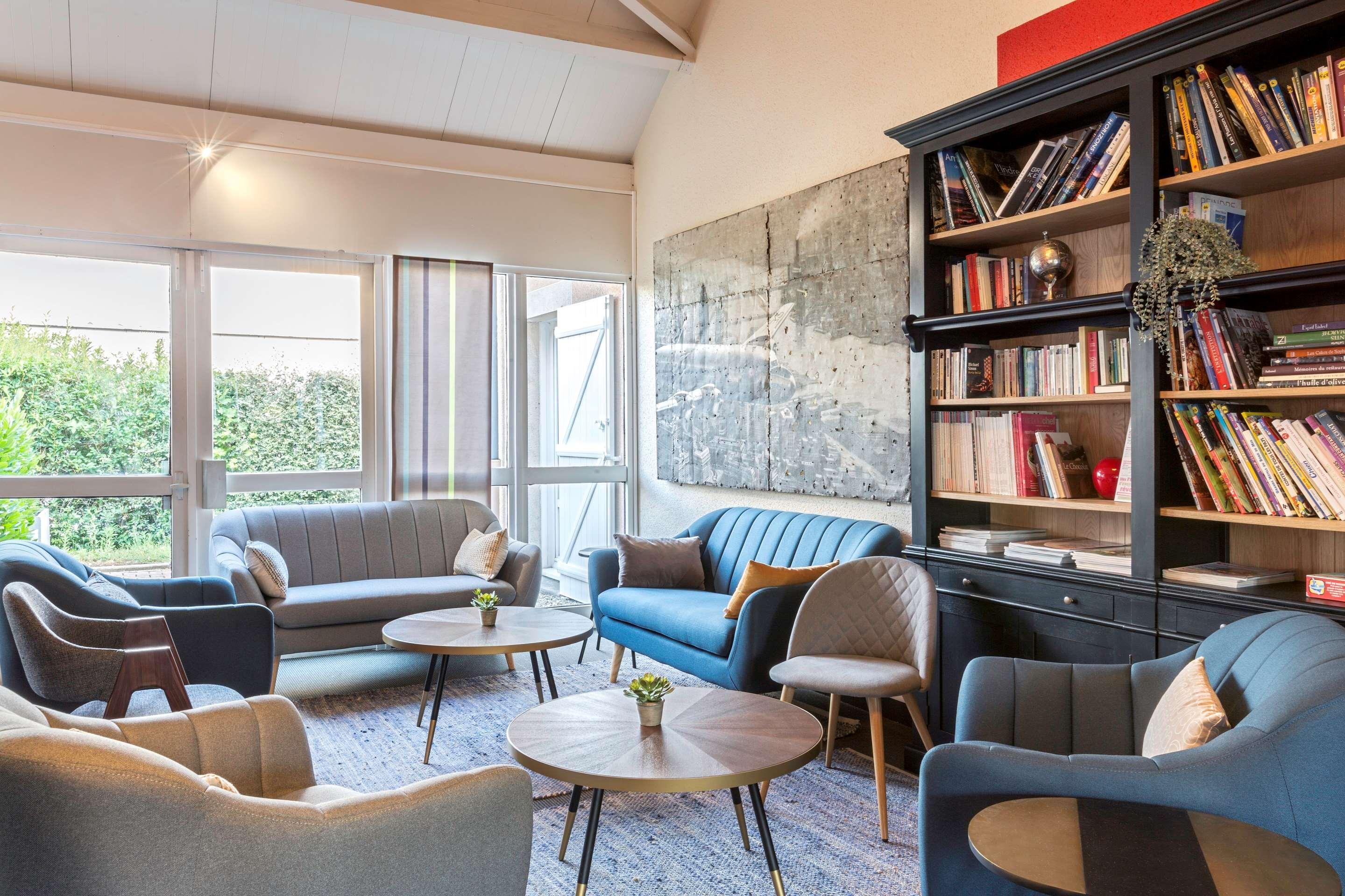 Vista Lobby Sure Hotel by Best Western Chateauroux