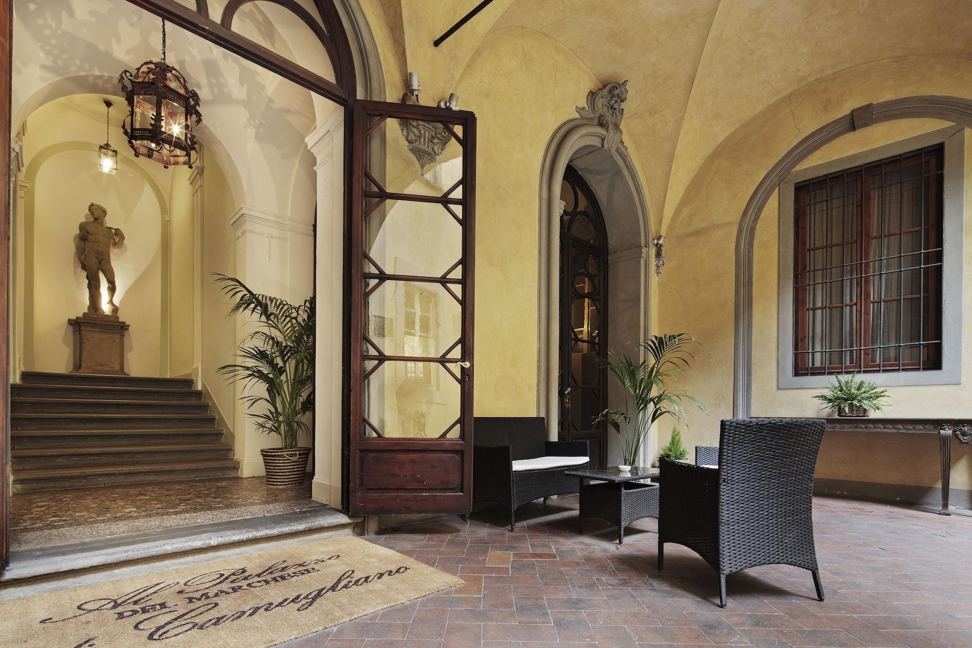Varios Al Palazzo del Marchese di Camugliano