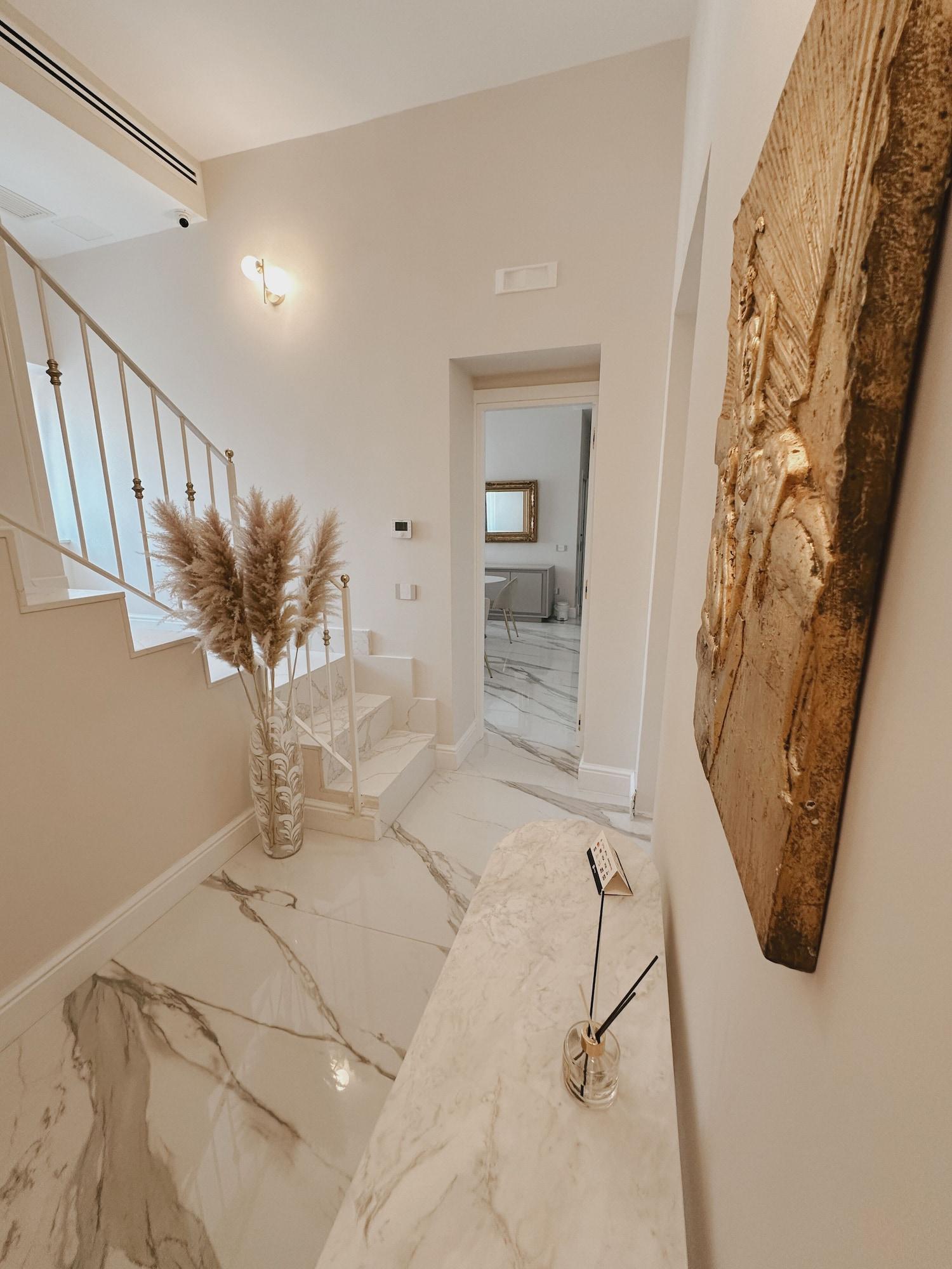 Vista Lobby Mida Luxury Apartment