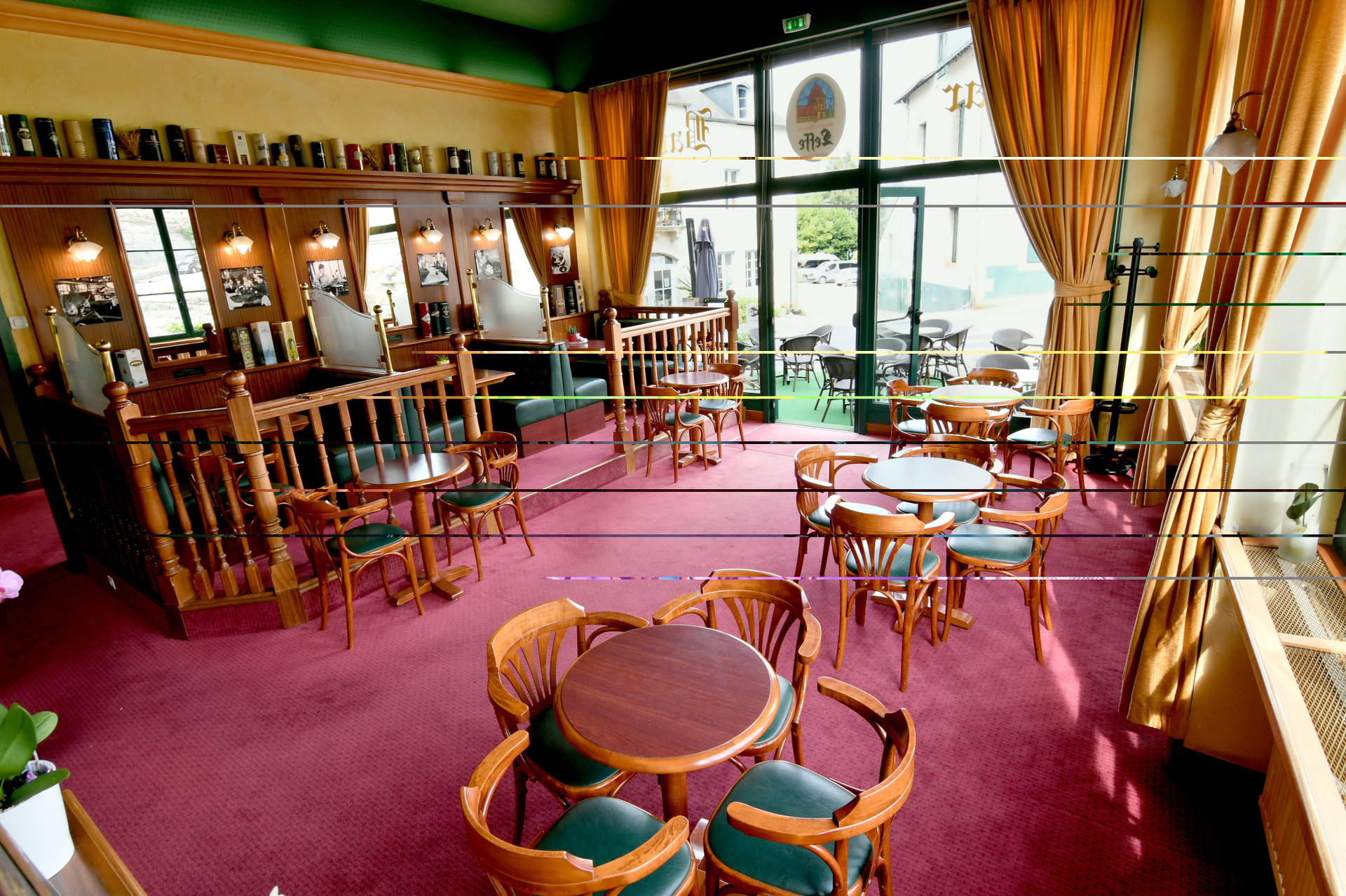 Bar/Salón Logis Hotel du Chateau