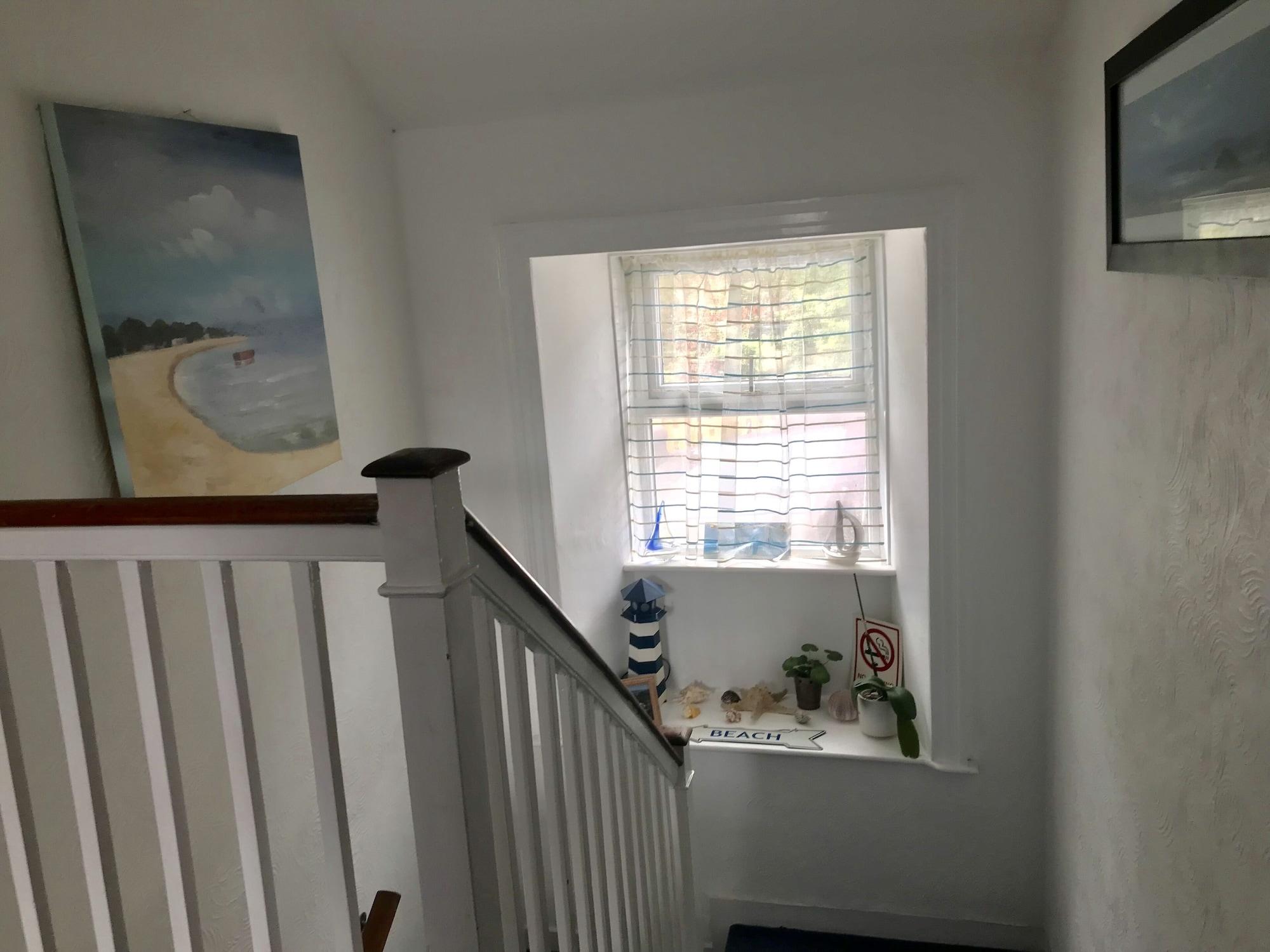 Varios Cliff House Bed and Breakfast