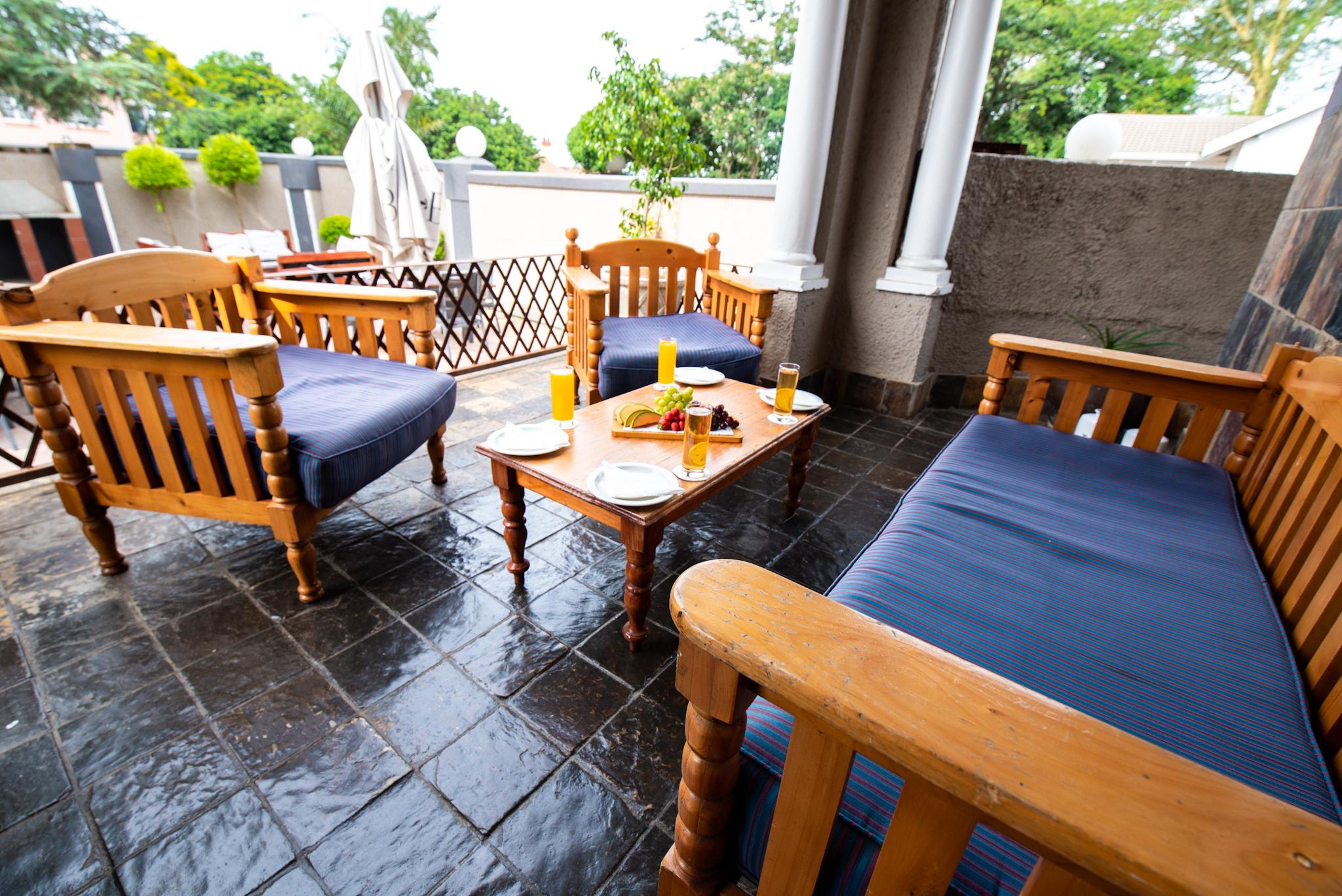 Varios New England Guest House