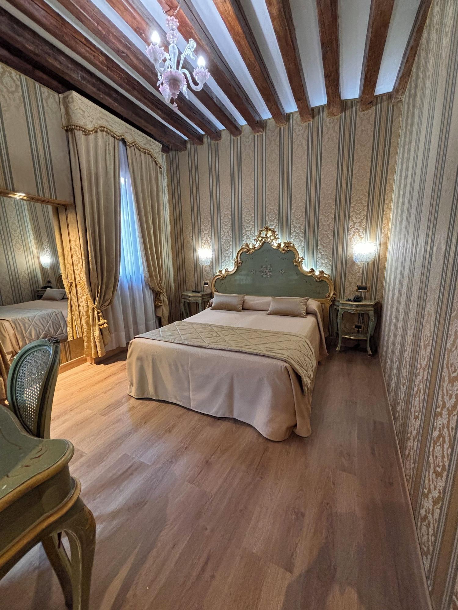 Varios Hotel Graspo de Ua