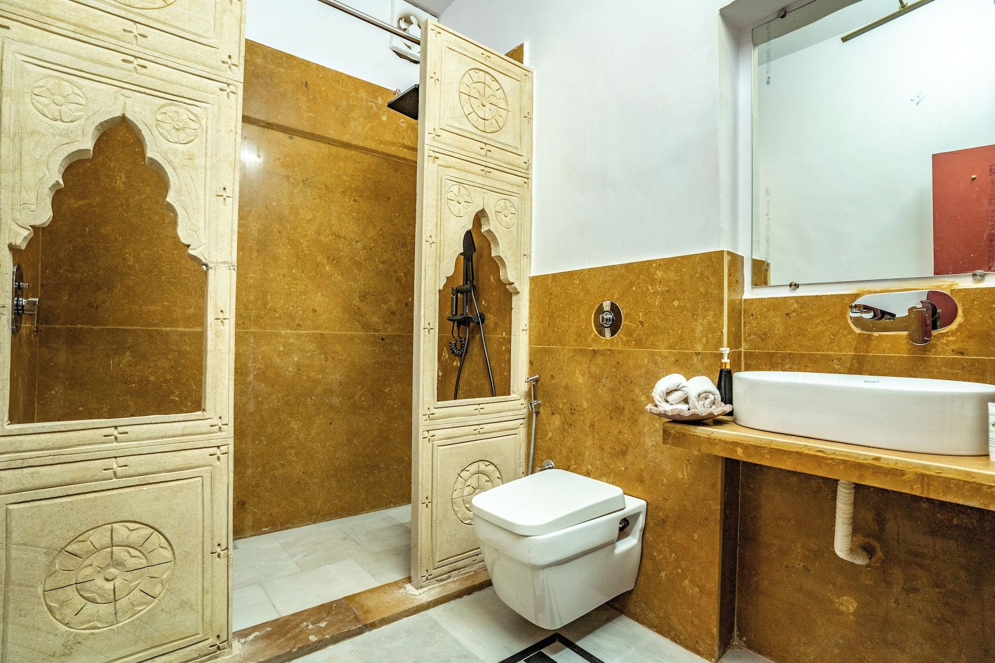 Equipamiento de Habitación Bhimkothi