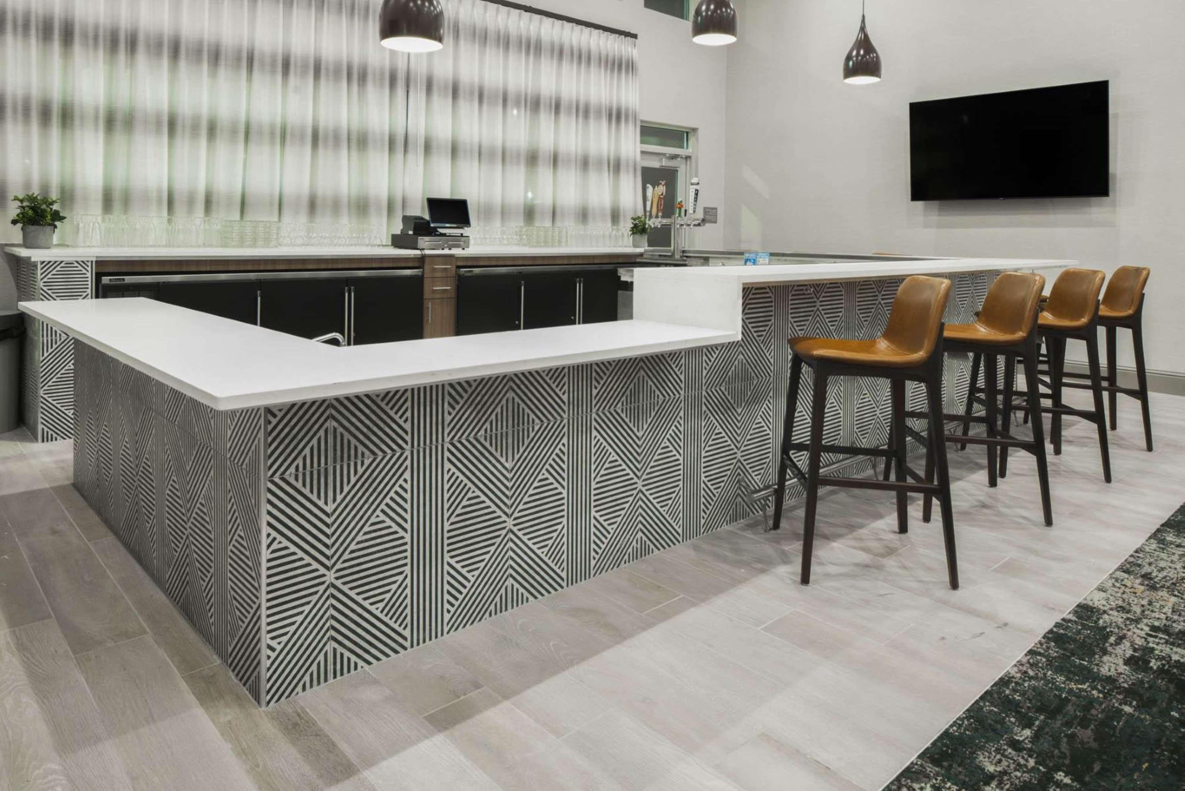 Bar/Salón Homewood Suites by Hilton DFW Airport South