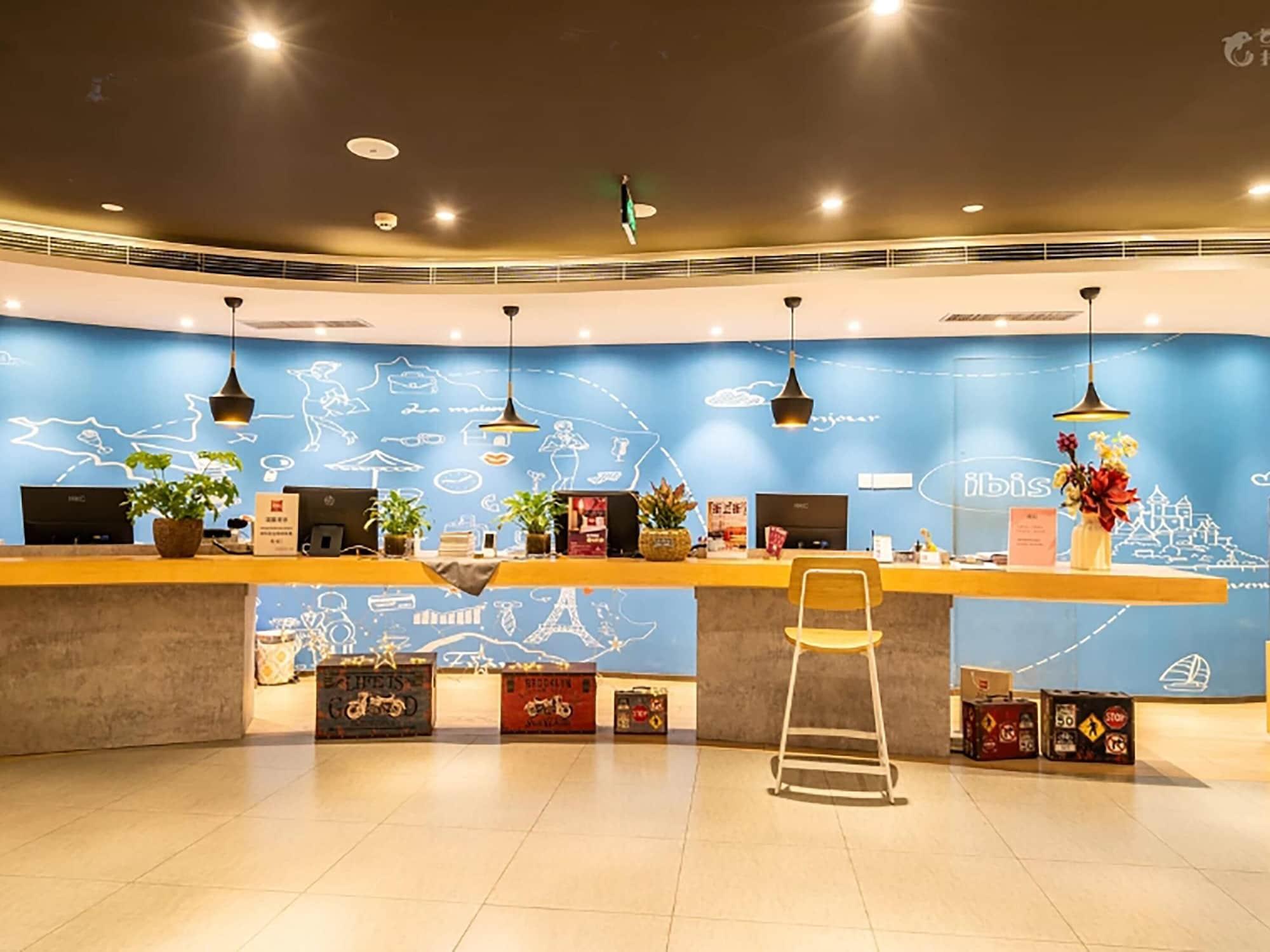 Vista Exterior ibis Luoyang Baolong Square Hotel