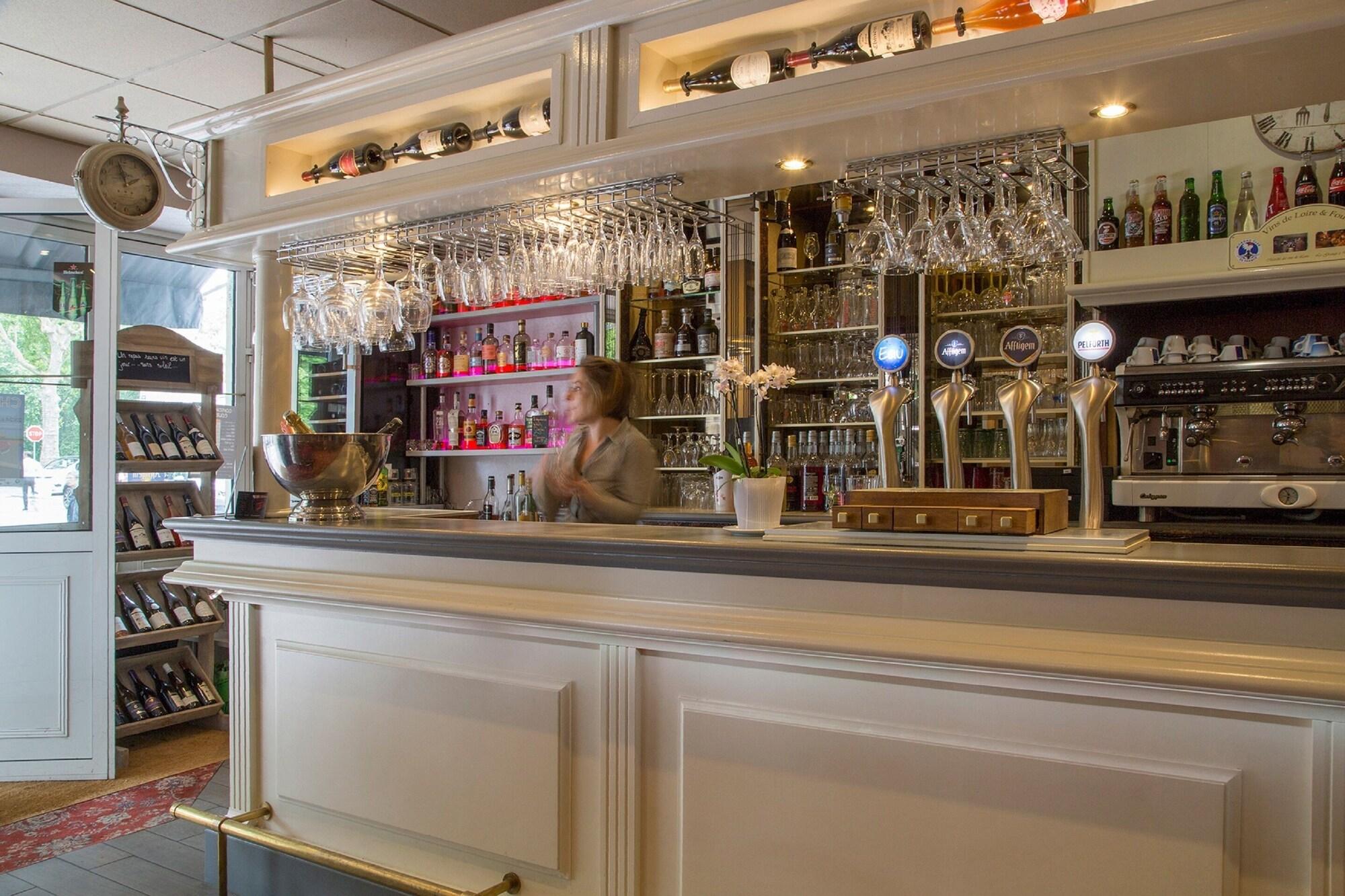 Bar/Salón Brit Hotel Chinon le Lion d'Or