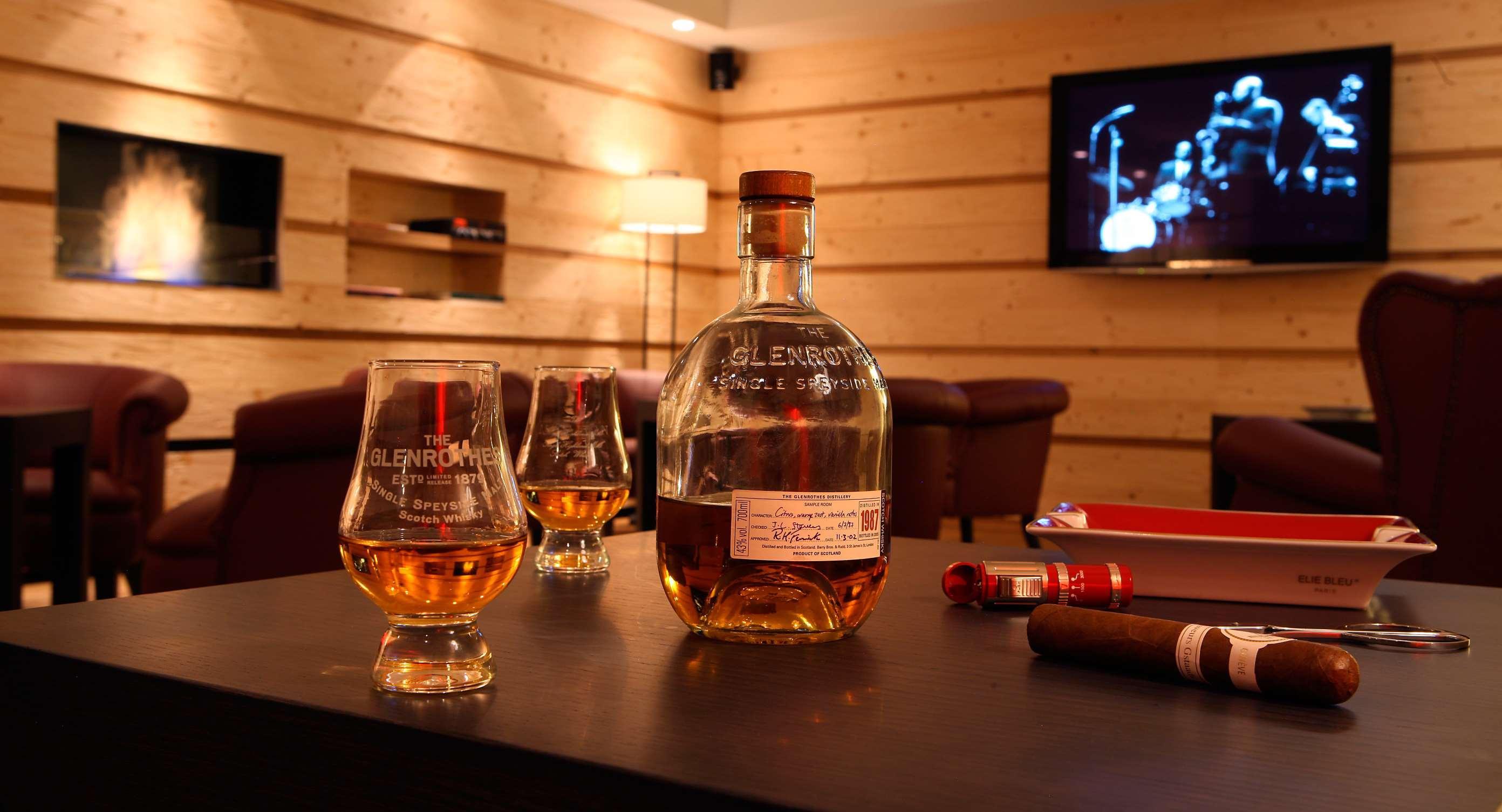 Bar/Salón Bernerhof Swiss Quality Hotel Gstaad