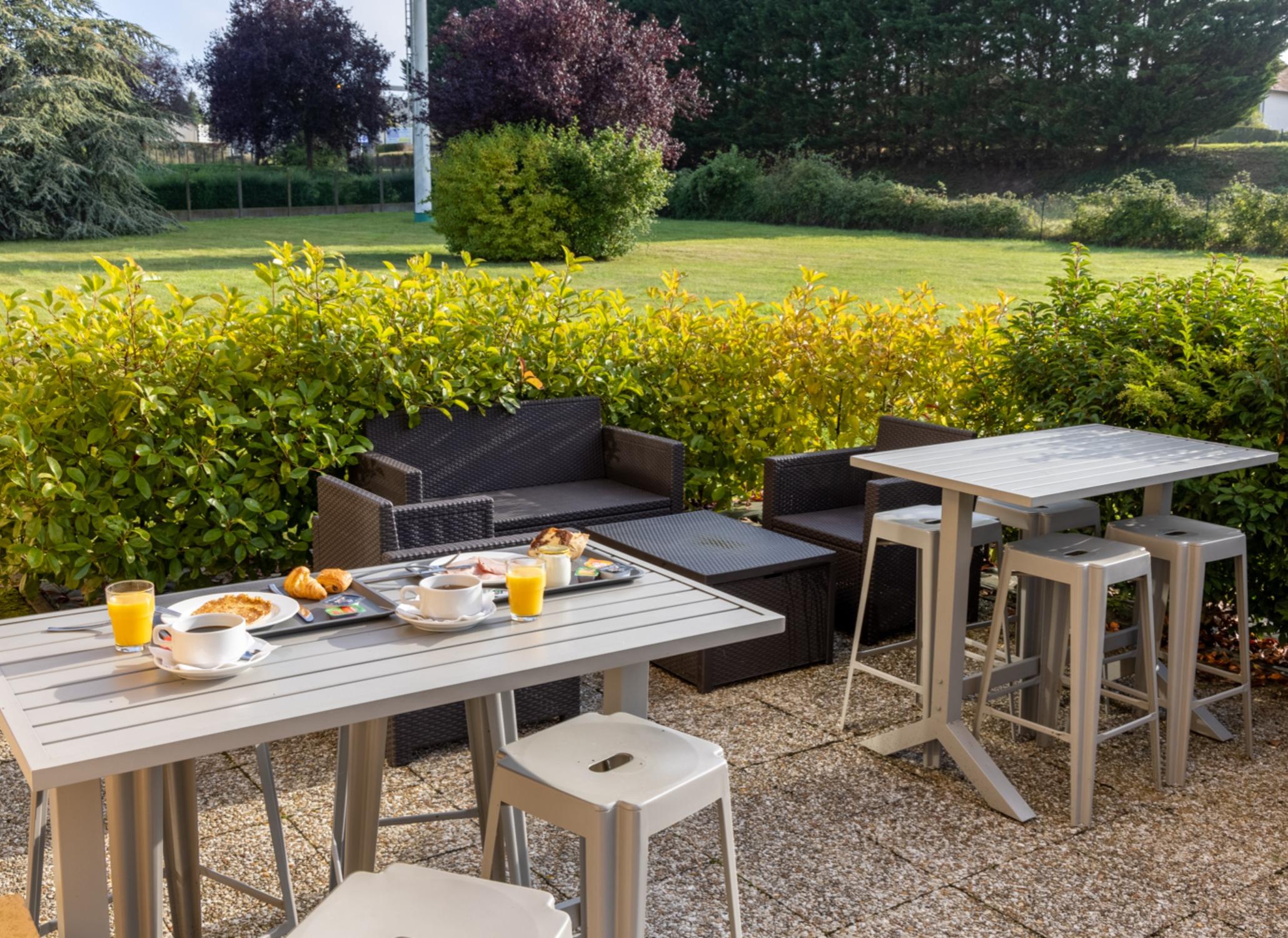 Varios Le 2 by Hotel Akena La Ferte Bernard