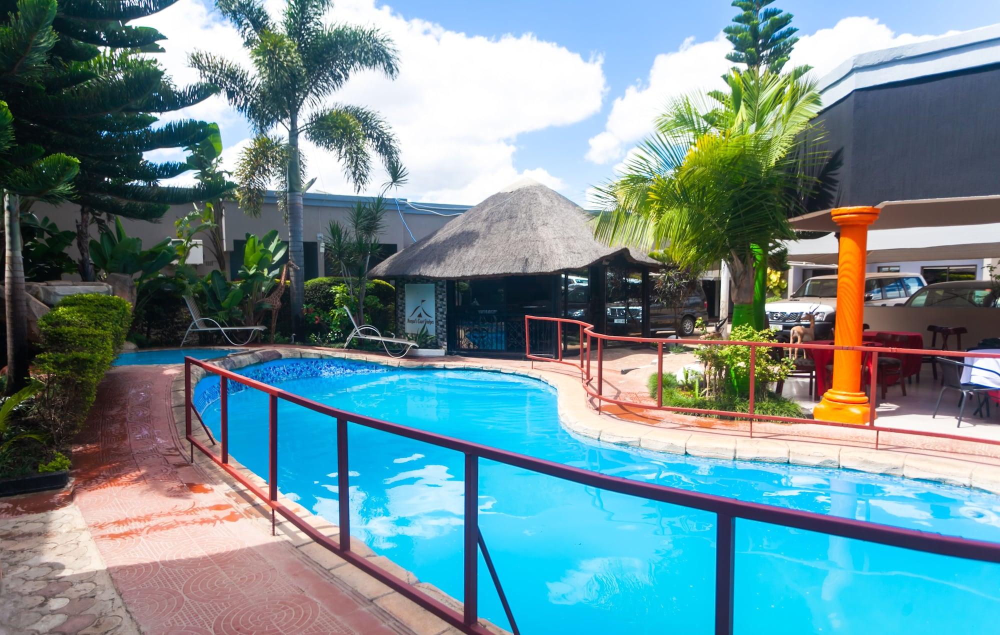 Varios Nomads Court Lodge