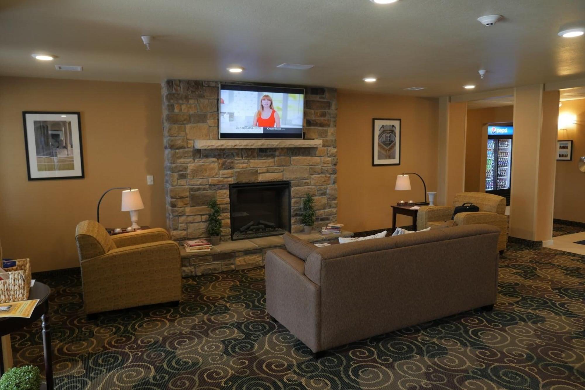 Vista Lobby Cobblestone Inn & Suites - Winterset, IA