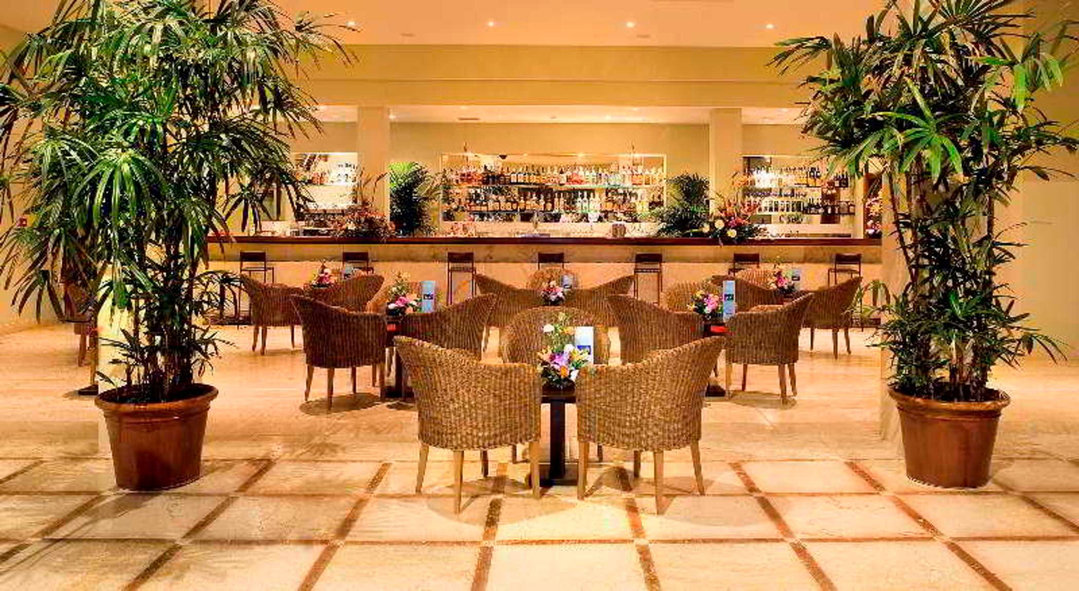Bar/Salón Las Olas