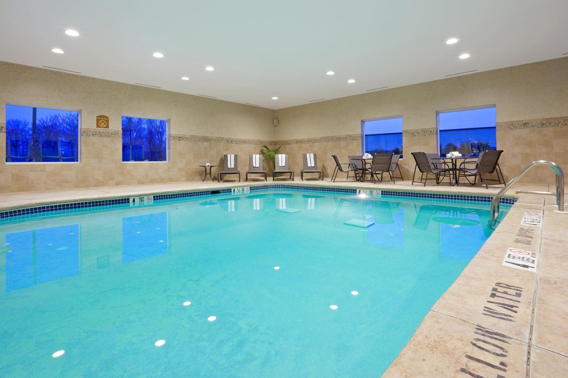 Vista Piscina Holiday Inn Express and Suites West Long Branch Ea
