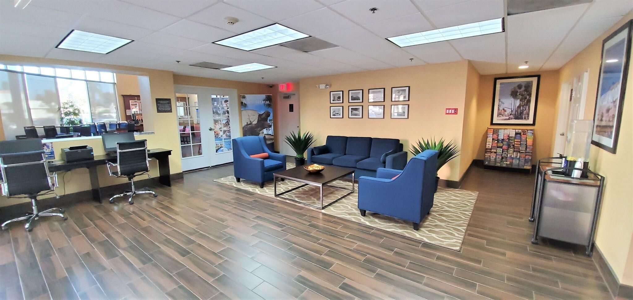 Vista Lobby Comfort Inn & Suites Near Universal - N. Hollywood - Burbank