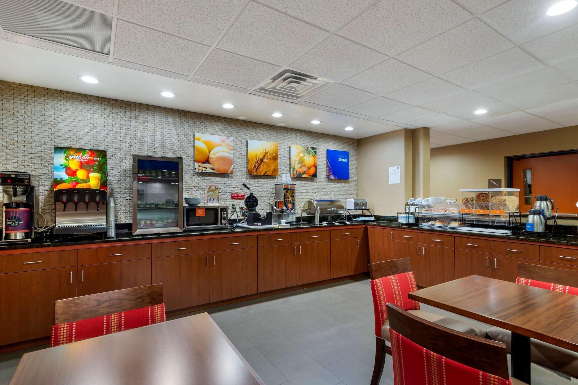 Bar/Salón Comfort Inn & Suites Montgomery Eastchase
