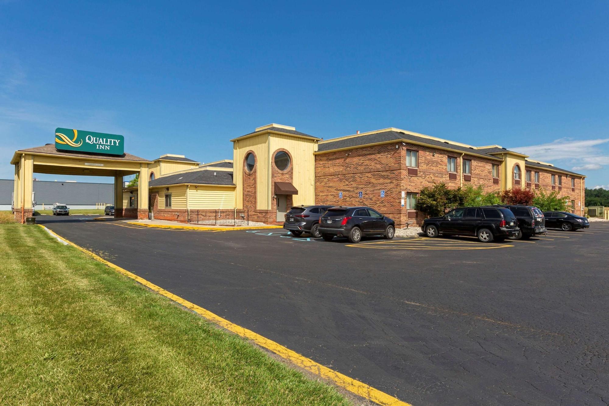 Vista Exterior Quality Inn Alexis Rd