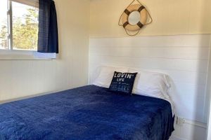 Alquiler Vacacional - 2bed 1bath LAKE MI Fishing Cabin WiFi AC Deck Firepit Kayak Paddle Boat Dock #8