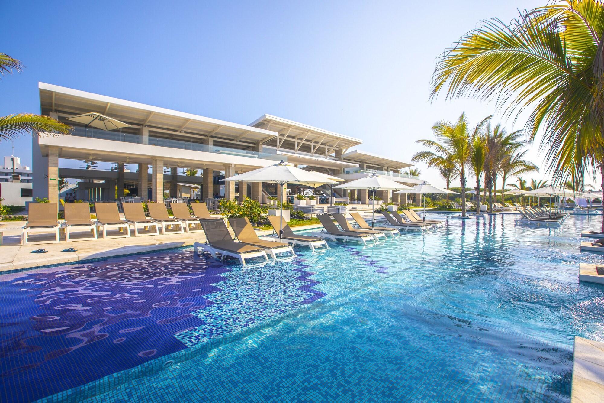 Vista Exterior Oceana Resort & Conventions - All Inclusive