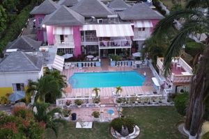 Alojamiento - PinkHibiscus Guest House