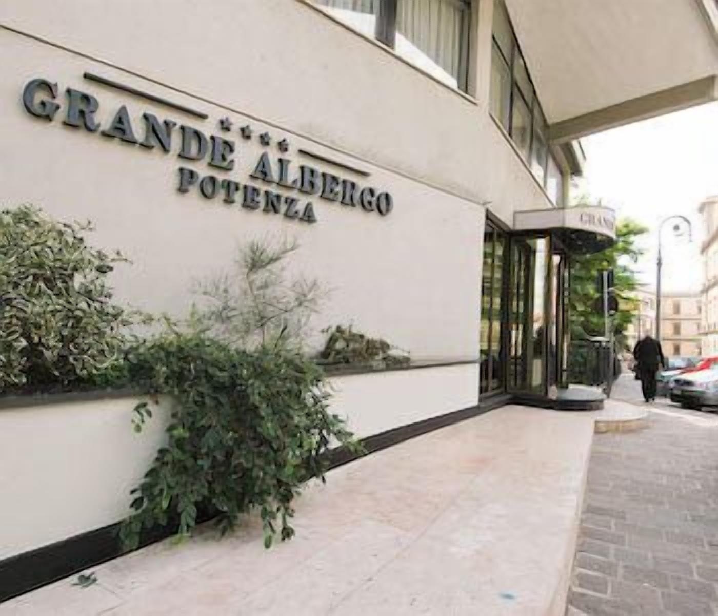 Vista Exterior Grande Albergo Potenza