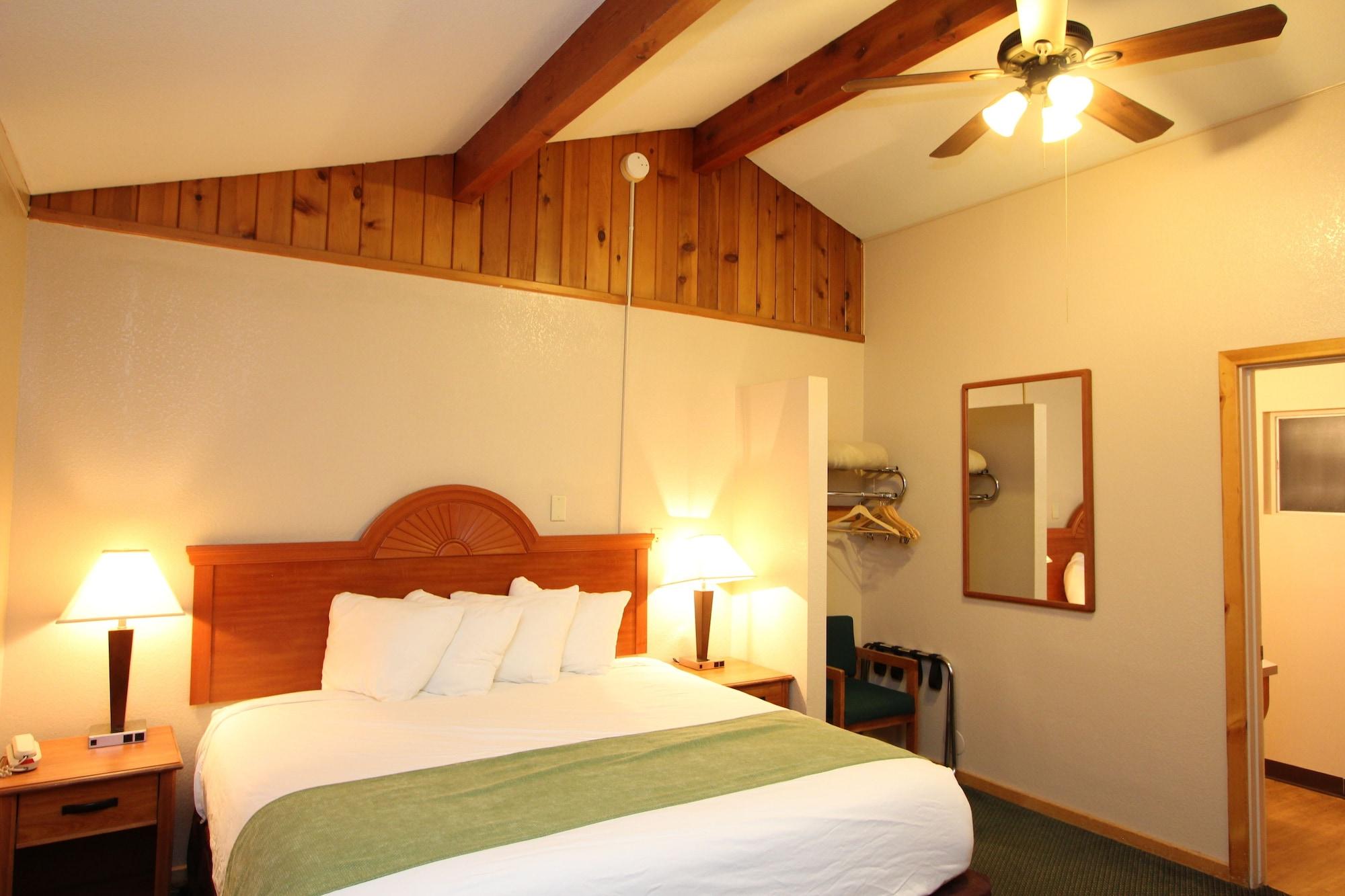 Varios Oakhurst Lodge